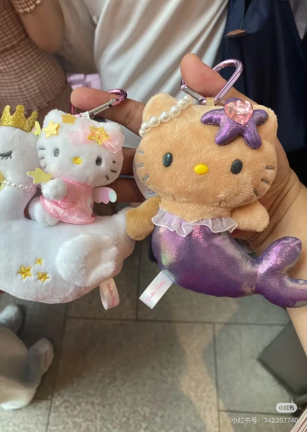 HelloKitty|Premium Series Swan Mascot Holder /Plush Keychain|H115 x W100 x D50mm approx.