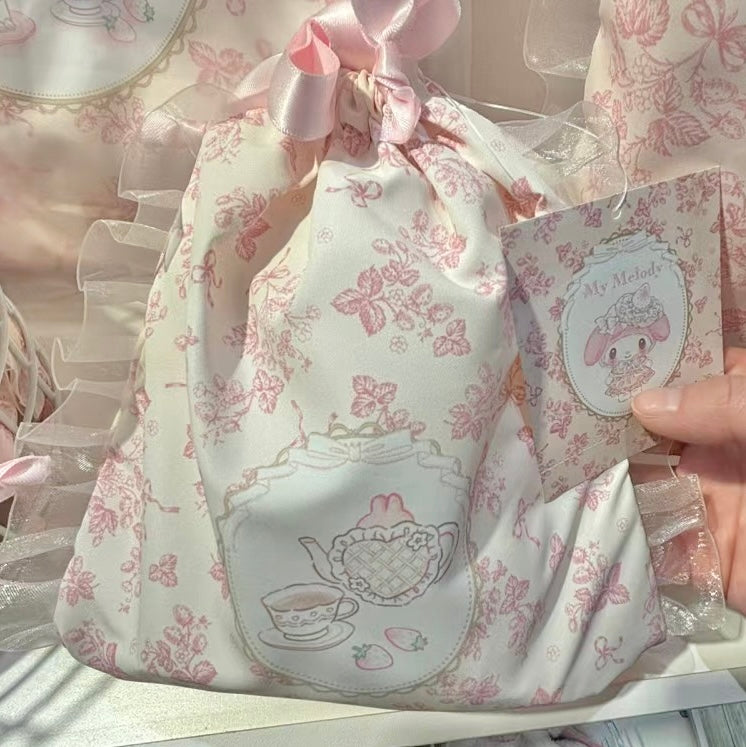 Sanrio|美乐蒂生日限定淡雪白草莓系列巾着/束口袋|約幅19×奥行0.5×高さ20.5cm