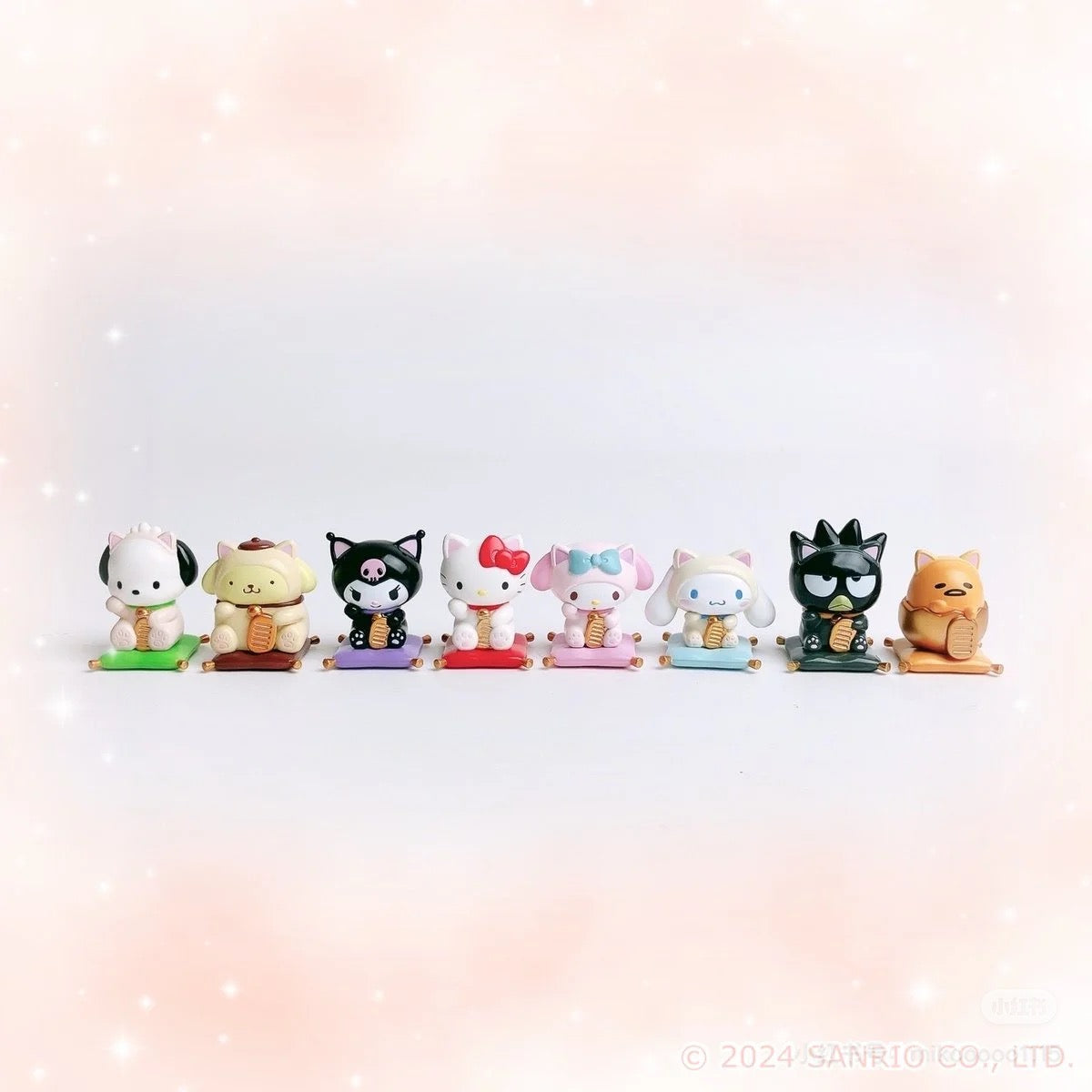 Sanrio三丽鸥|Secret Mascot - Zodiac Lucky Cat Blind Box 十二生肖蛇年限定坐垫招财猫系列手办摆件盲盒/全8种|1枚入