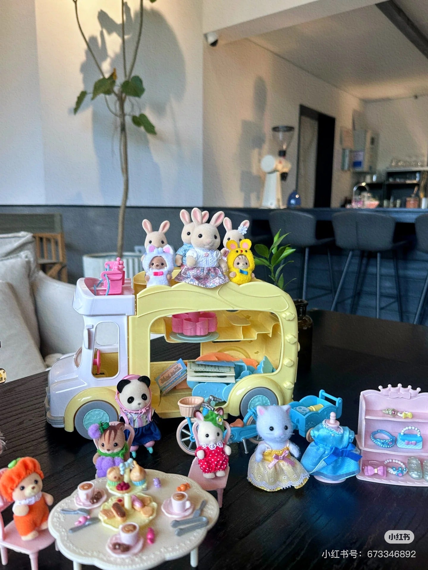 SylvanianFamilies森贝儿家族|Rainbow Fun Nursery Bus 彩虹校车套组/不含玩偶/套组/玩具/过家家5744