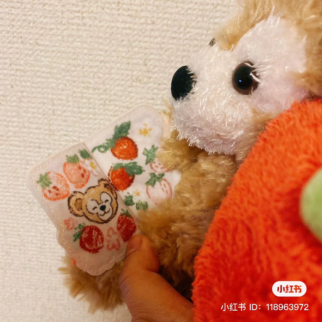 Disney迪士尼|草莓情人节限定达菲抱草莓公仔