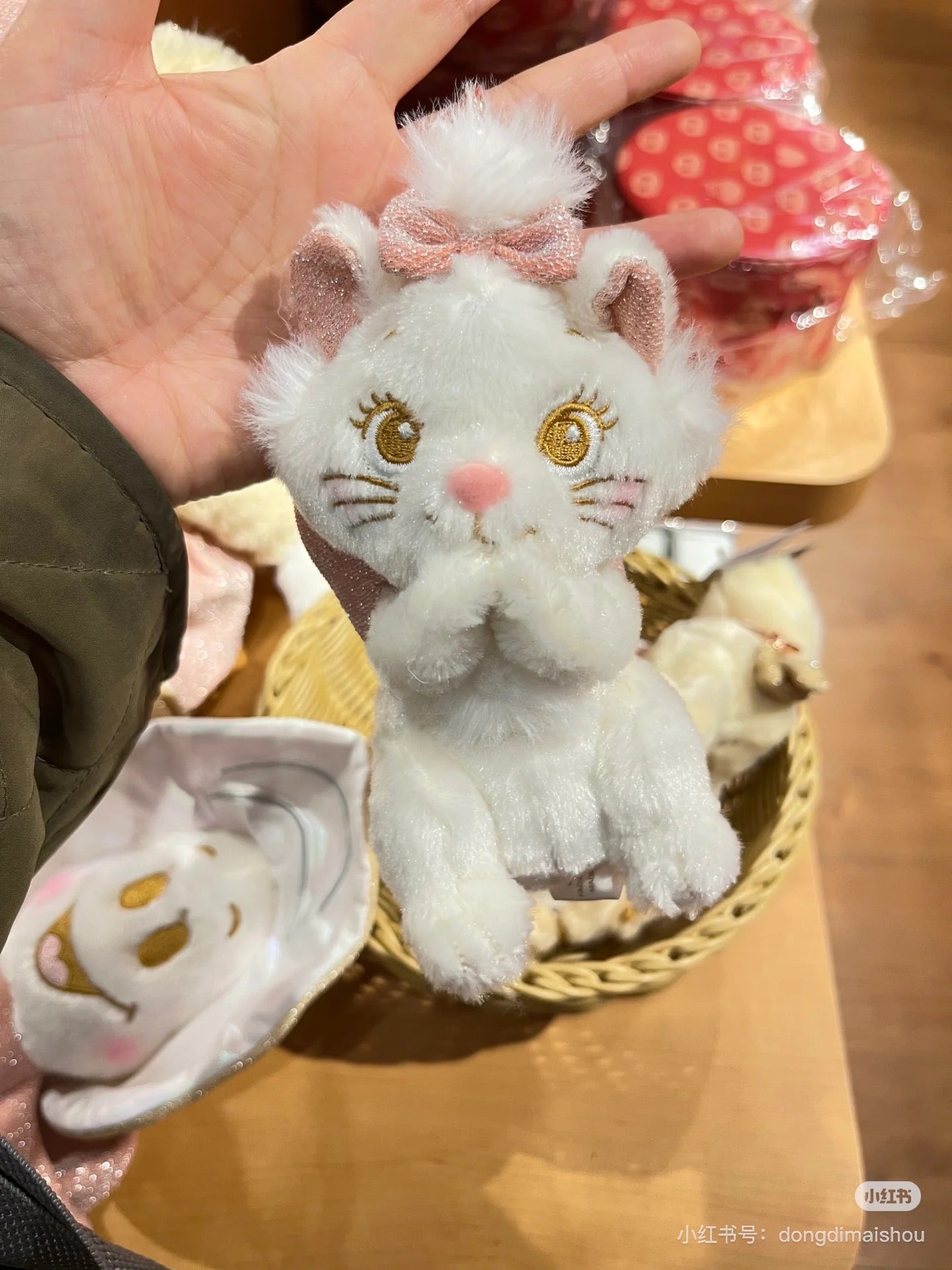 Disney迪士尼 |Plush Keychain Winter Shiny Color 东迪2024冬日金色闪亮系列毛绒玩偶钥匙扣挂件/包挂|约H12×W11×D9cm