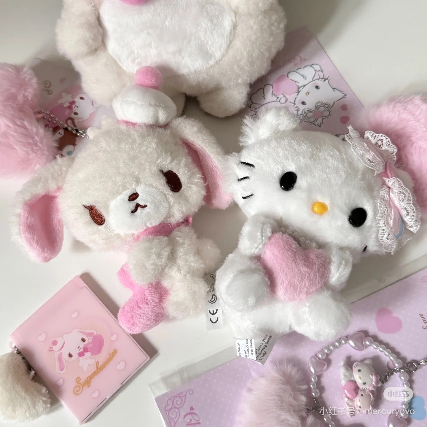 Sanrio三丽鸥|Secret Mini Mirror - Fluffy Heart Blind Box毛茸茸爱心系列平成复古可爱角色折叠随身镜子盲盒/全9种|1枚入
