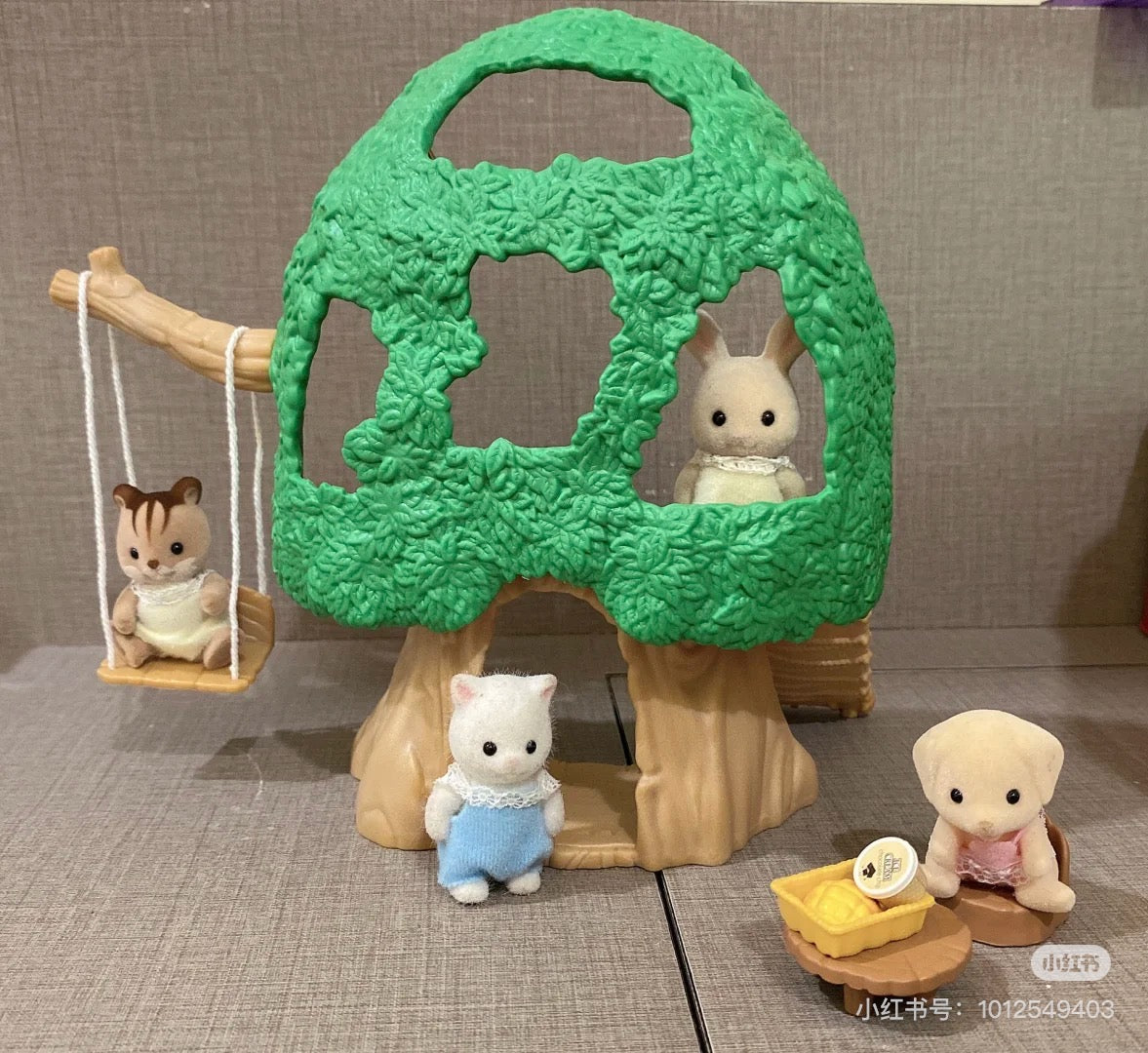SylvanianFamilies森贝儿家族|Baby Tree House-Striped Cat 幼儿园小树屋+三纹猫站宝套组/玩具/过家家5318