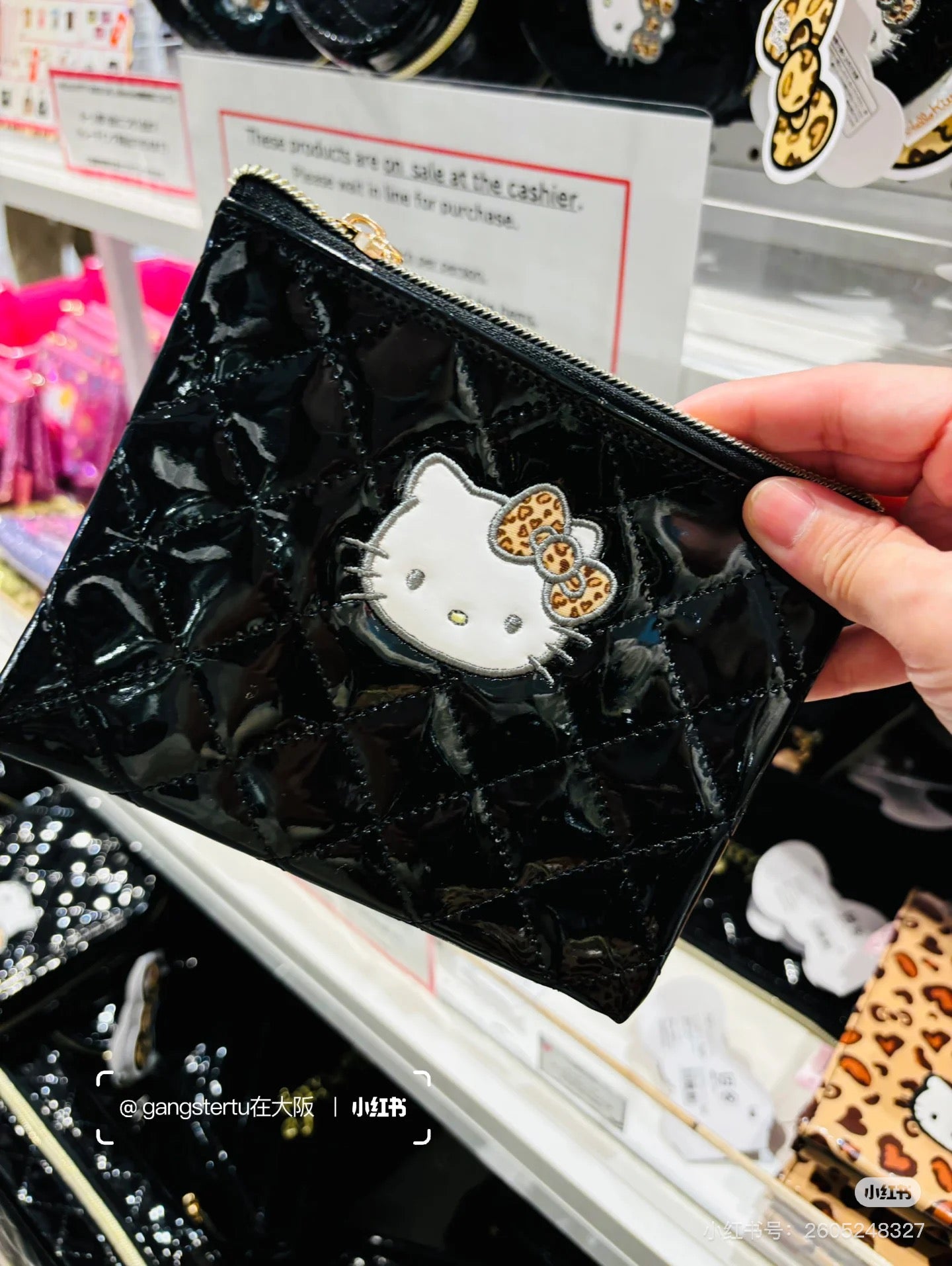 Hello Kitty凯蒂猫|Quilting Enamel Flat Pouch Black豹纹黑色方形菱格纹拉链零钱包挂件/小收纳包/正反面都可爱