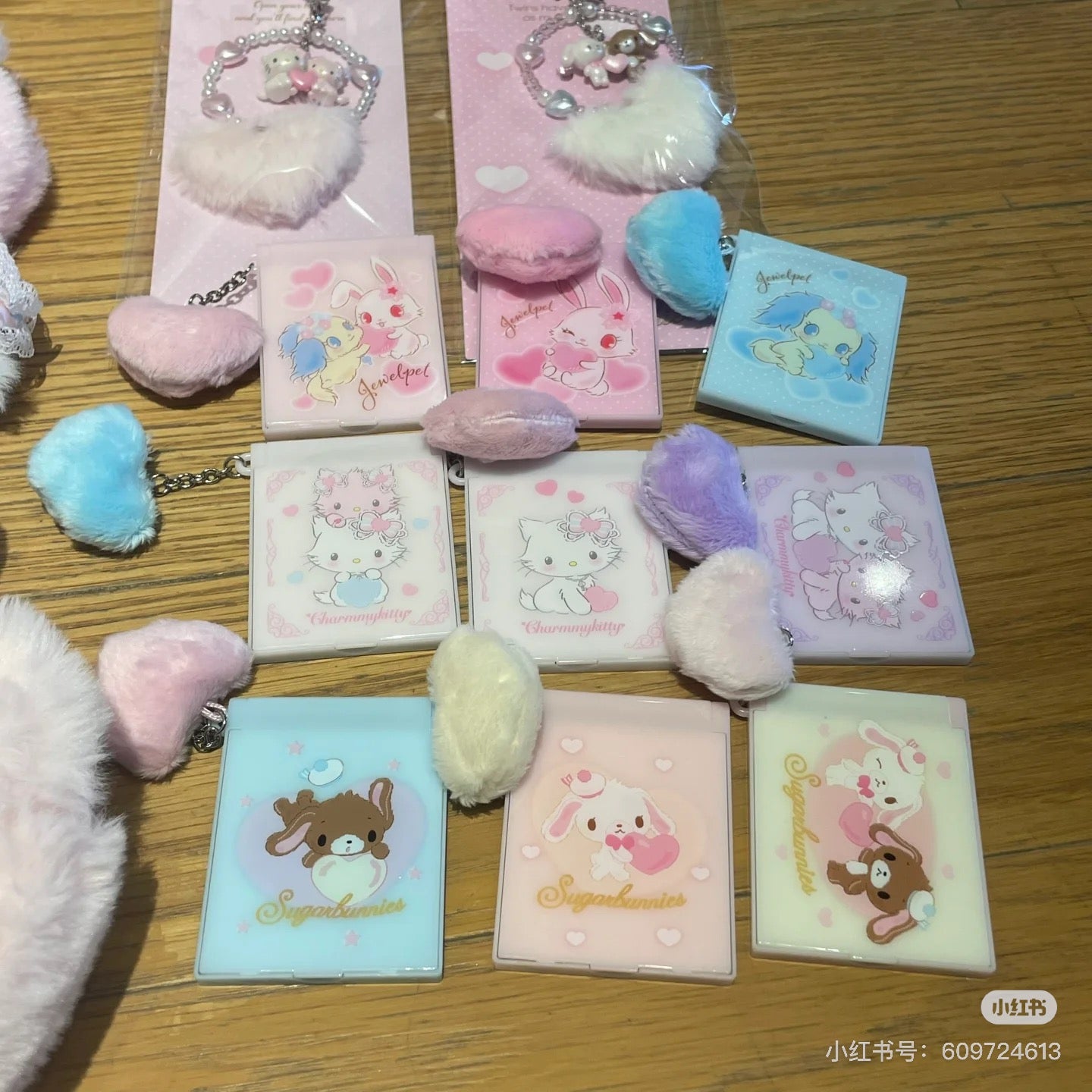 Sanrio三丽鸥|Secret Mini Mirror - Fluffy Heart Blind Box毛茸茸爱心系列平成复古可爱角色折叠随身镜子盲盒/全9种|1枚入