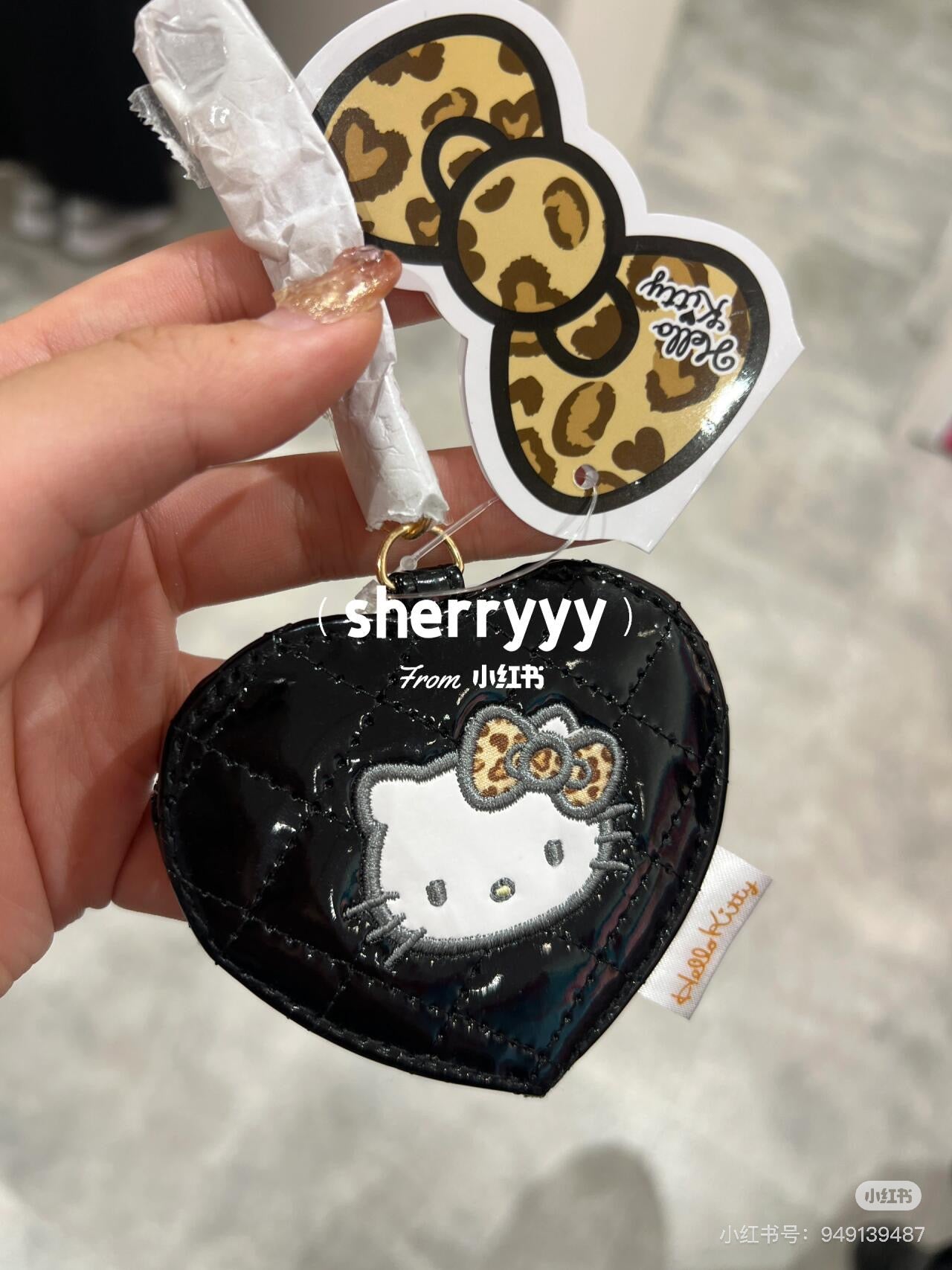 Hello Kitty凯蒂猫|Quilting Enamel Heart Mirror Black豹纹黑色PU皮爱心形菱格纹迷你随身镜/化妆镜/挂件/包挂|约H115XW110XD5mm