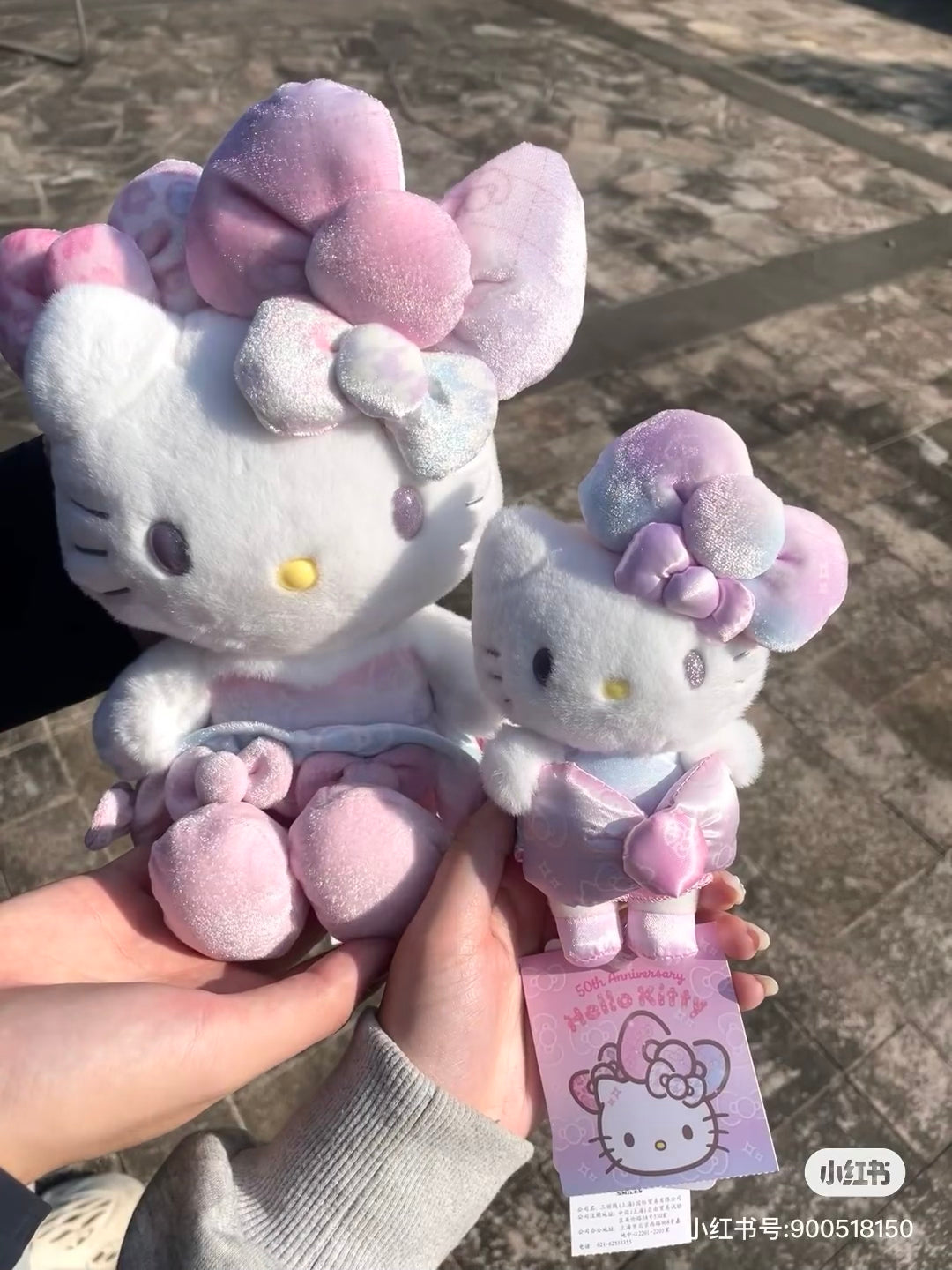 HelloKitty凯蒂猫|Birthday 50th The Fashionable Ribbons Sanrio 50周年生日限定丝绒彩虹渐变蝴蝶结毛绒玩偶/公仔|约幅22×奥行15×高さ28cm