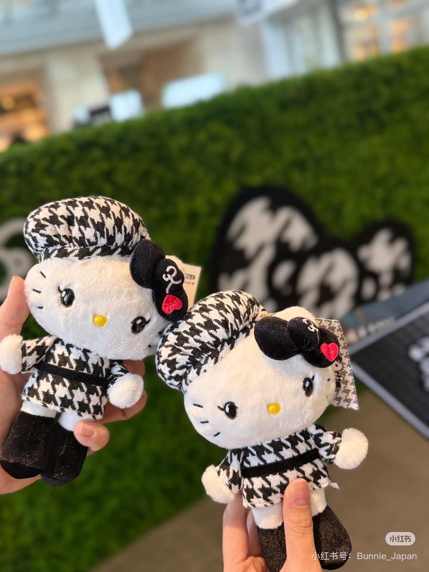 Hello Kitty|Monochrome Girly Twin Coordinate Mascot Holder /Plush Keychain|11×7×18cm approx.