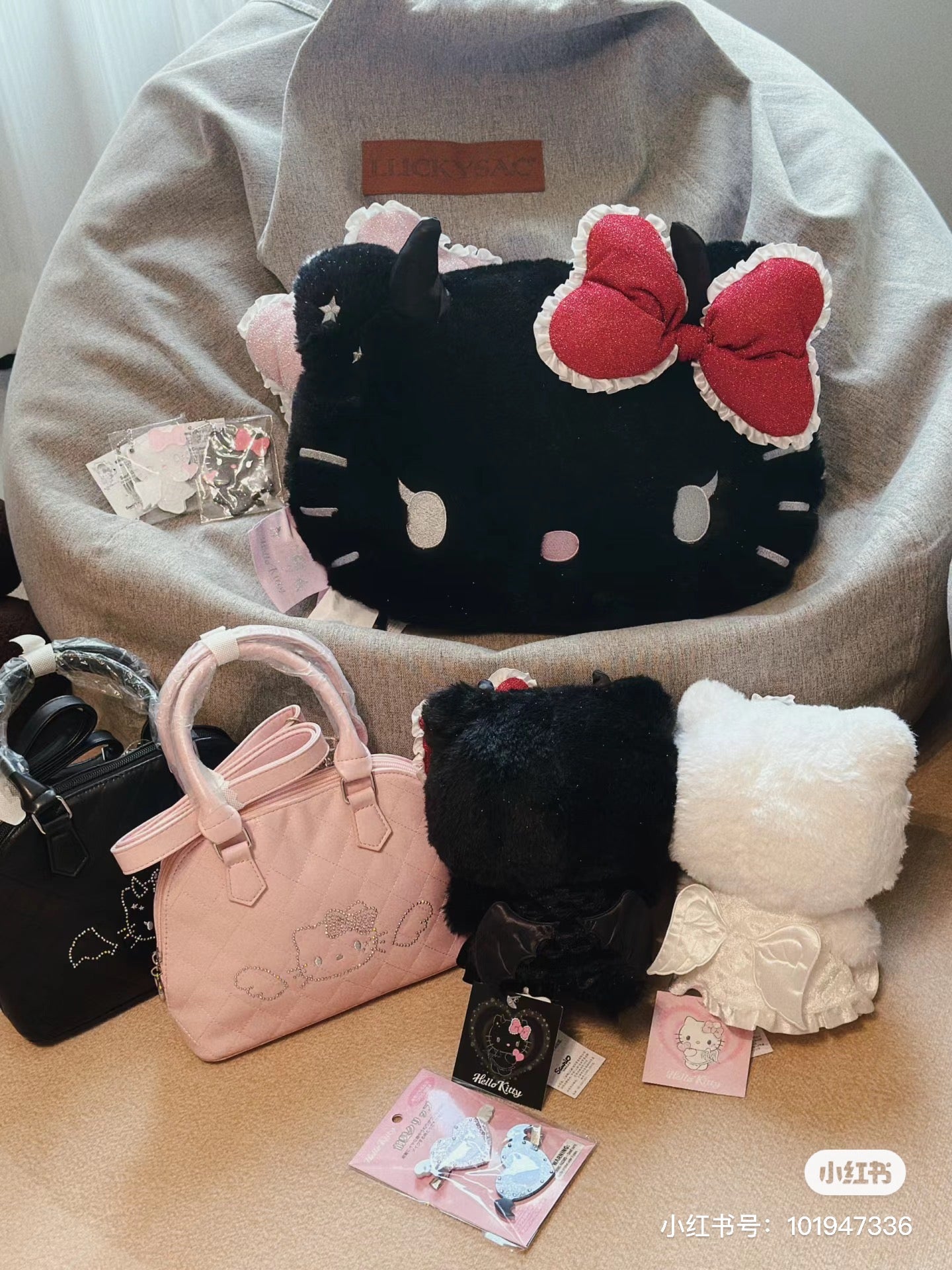 Hello kitty凯蒂猫|Sanrio Original Face-shaped Cushion - Hello Kitty / Angel and Little Devil天使恶魔双面大脸抱枕|约43×18×30cm