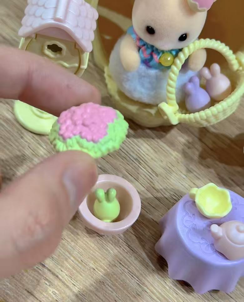 Sylvanian families|Easter Egg Hutch 5802