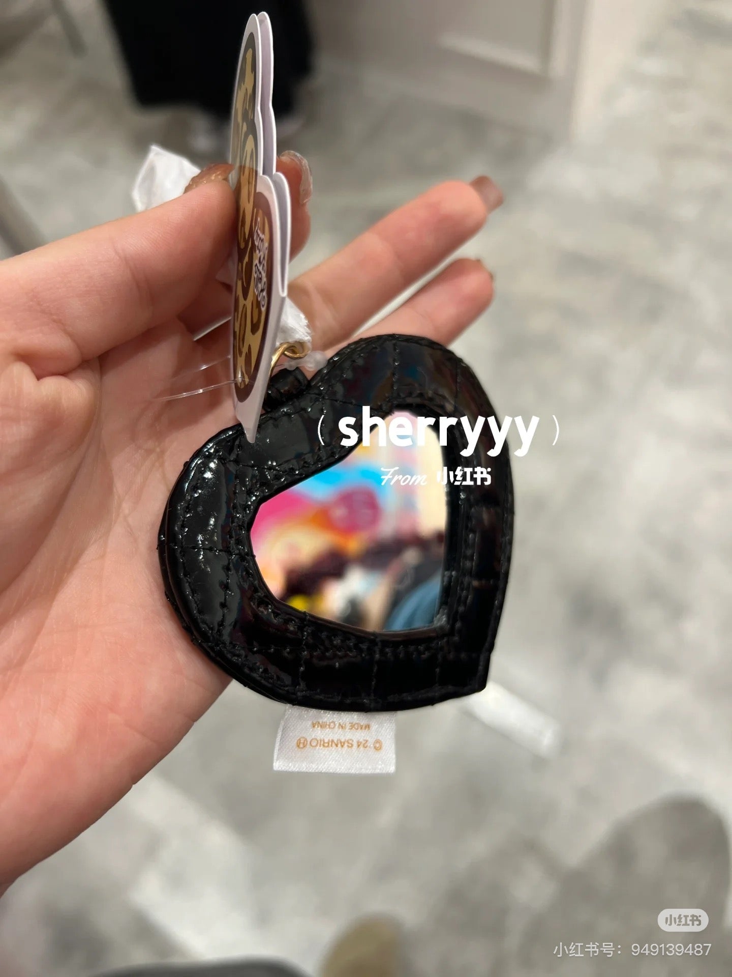 Hello Kitty凯蒂猫|Quilting Enamel Heart Mirror Black豹纹黑色PU皮爱心形菱格纹迷你随身镜/化妆镜/挂件/包挂|约H115XW110XD5mm