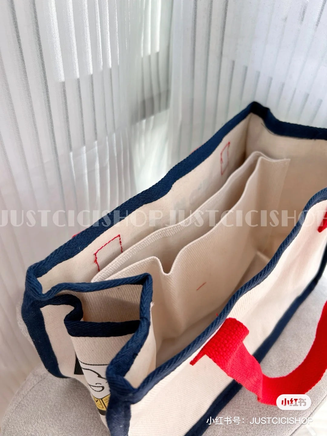 Hello kitty凯蒂猫|50周年限定kitty多口袋多功能厚质感托特包|约縦18.5?横28?マチ15cm