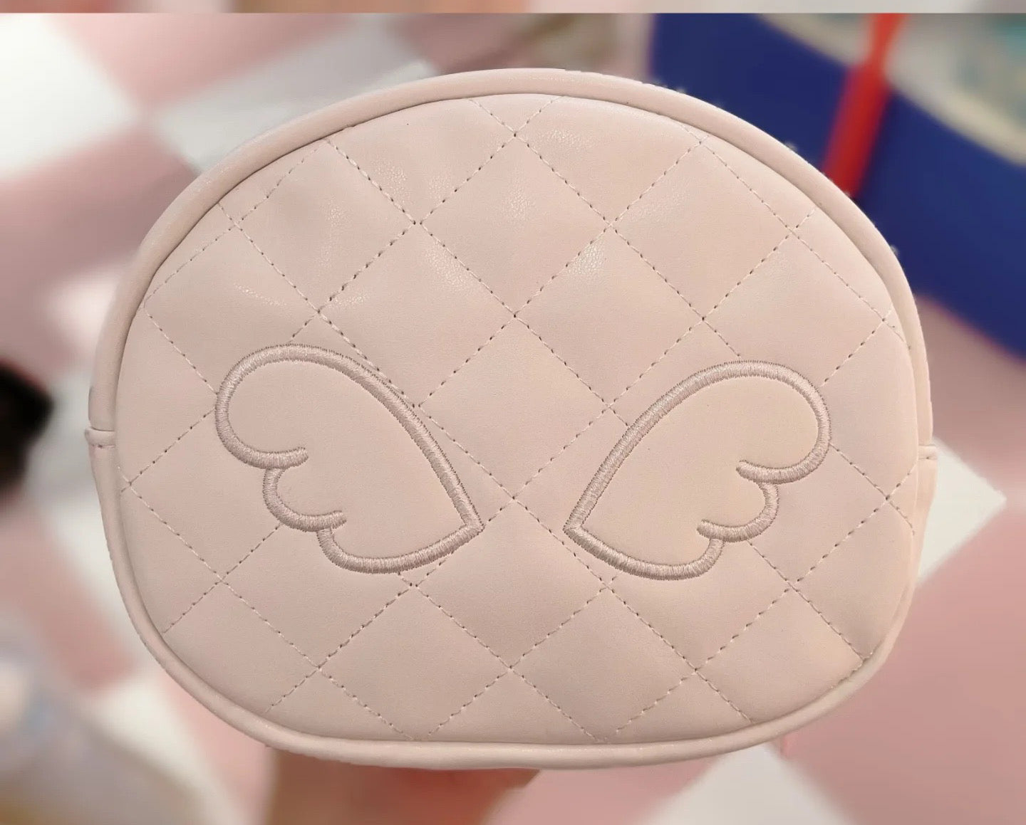 Hello kitty凯蒂猫|Sanrio Hello Kitty Face-Shaped Pouch / Angel and Little Devil天使恶魔手拿小包/背面有小翅膀|约 20.1 x 18.1 x 8.0cm