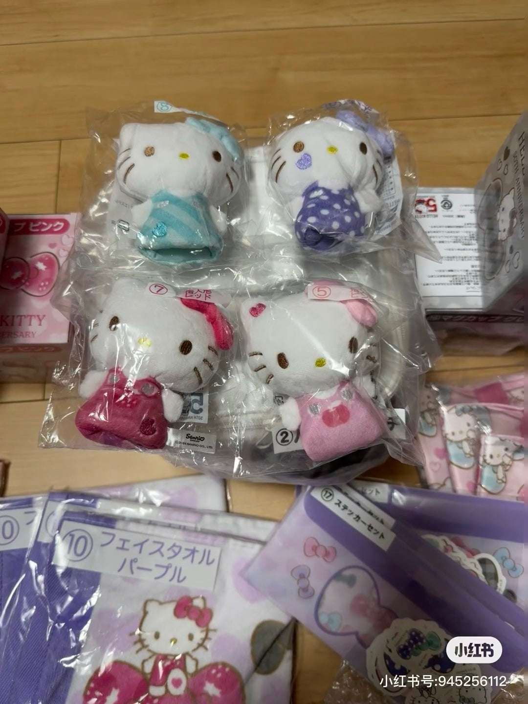 Sanrio三丽鸥|Hello Kitty凯蒂猫50周年一番赏抽奖/蝴蝶结抱枕/超大棉花公仔/化妆包/手提包/家居拖鞋/玩偶挂件/杯碟等|1次