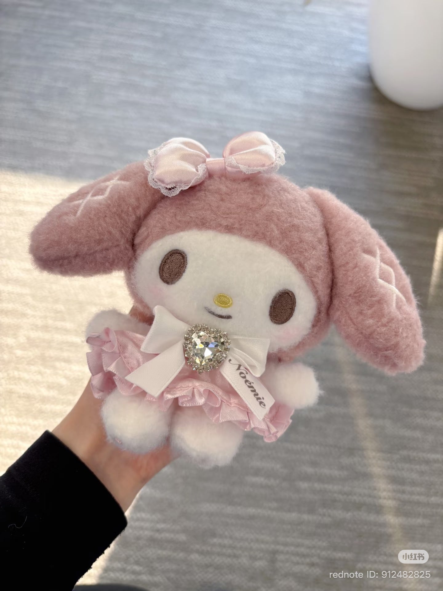 【limit 1】Sanrio|NOEMIE Mascot Pouch Hojicha/Mascot Holder /Plush Keychain|13 x 17 x 23cm approx.