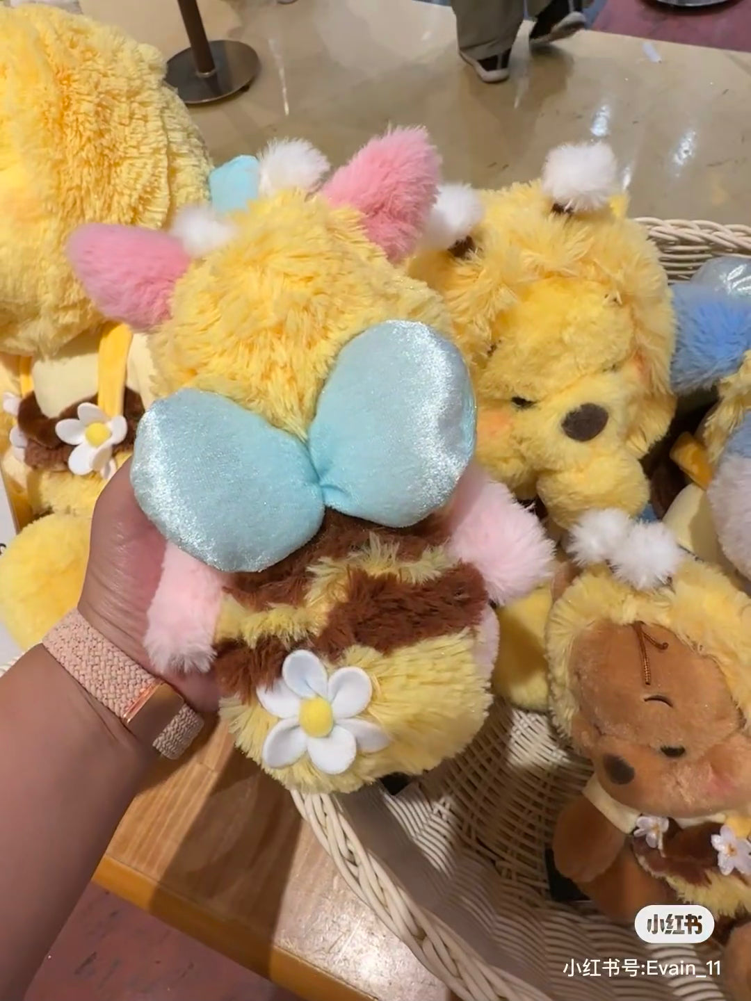 Disney| 2024 HONEY DAY蜜蜂系列公仔/玩偶|S约高さ22×幅15.5×奥行き11cm