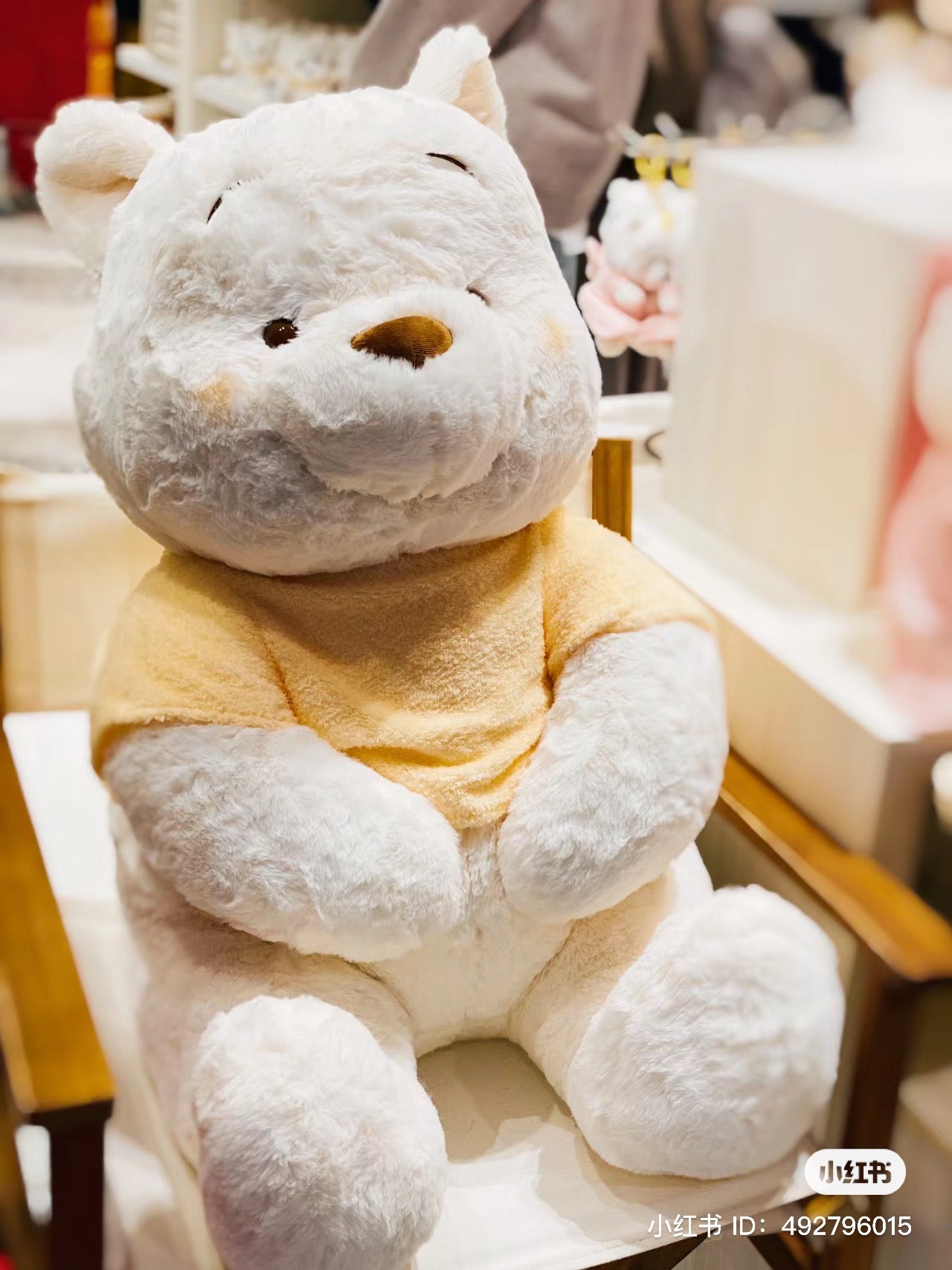 Disney|冬日白色限定超大巨型蜜蜂噗噗/抱起来巨舒服/送女友最佳礼物|高さ約73×幅43×奥行き57(cm)