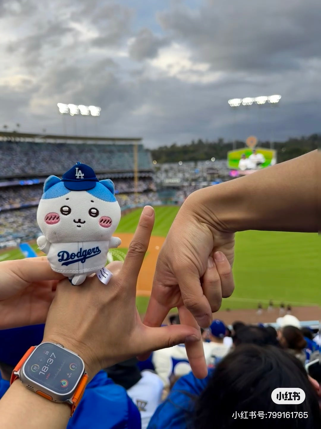 【limit 1】Chiikawa|Chiikawa X MLB Tokyo Series Dodgers Mascot Holder /Plush Keychain|H120×W93×D50mm approx.
