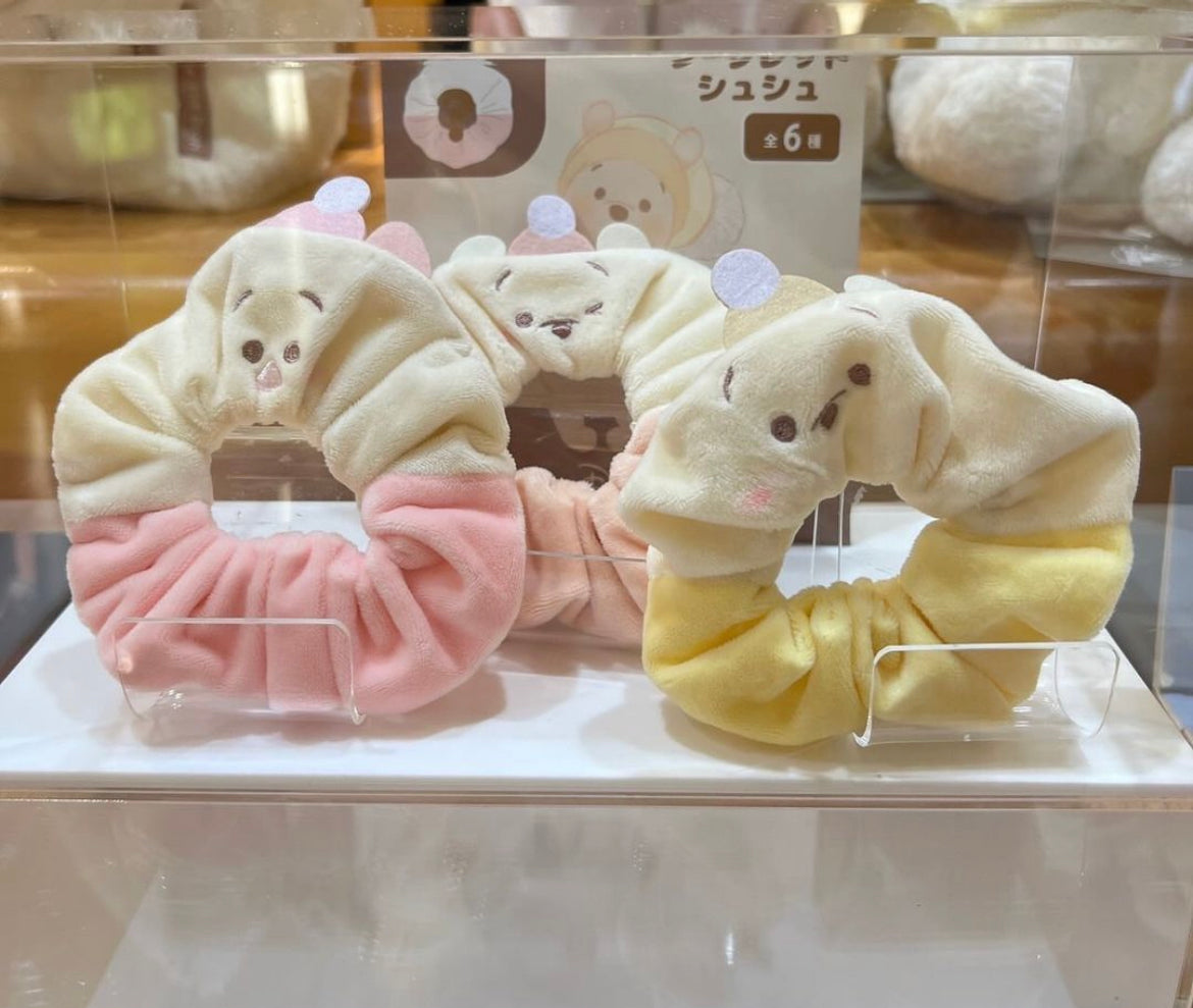 Disney迪士尼|Fruit Latte Color White Pooh东迪冬日限定水果拿铁色睡衣睡帽斗篷系列可爱角色肥肠发圈盲盒/全6种|1枚入