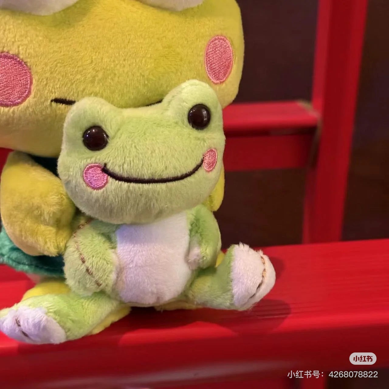 Sanrio|Kerokero Keroppi 大眼蛙??泡菜蛙联名玩偶/挂件|公仔约H15 x W11 x D13cm/挂件约10×4×9cm