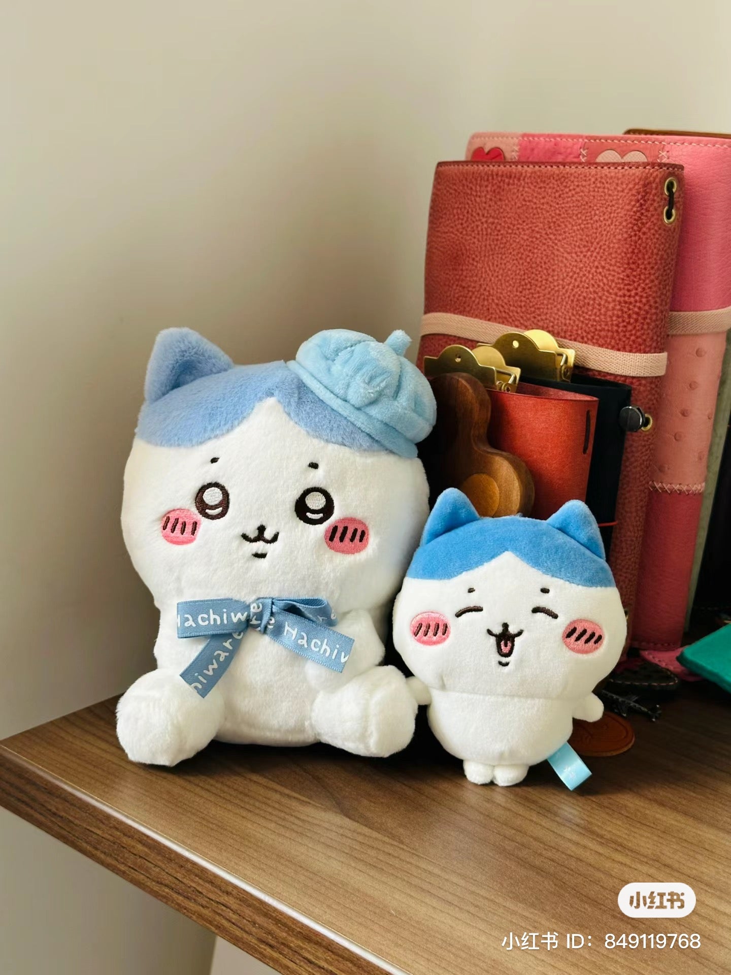 Chiikawa 吉伊卡哇|Sitting Plush Toy /Tokyo Souvenirs贝雷帽可爱坐姿毛绒公仔/玩偶|约H180×W120×D110mm
