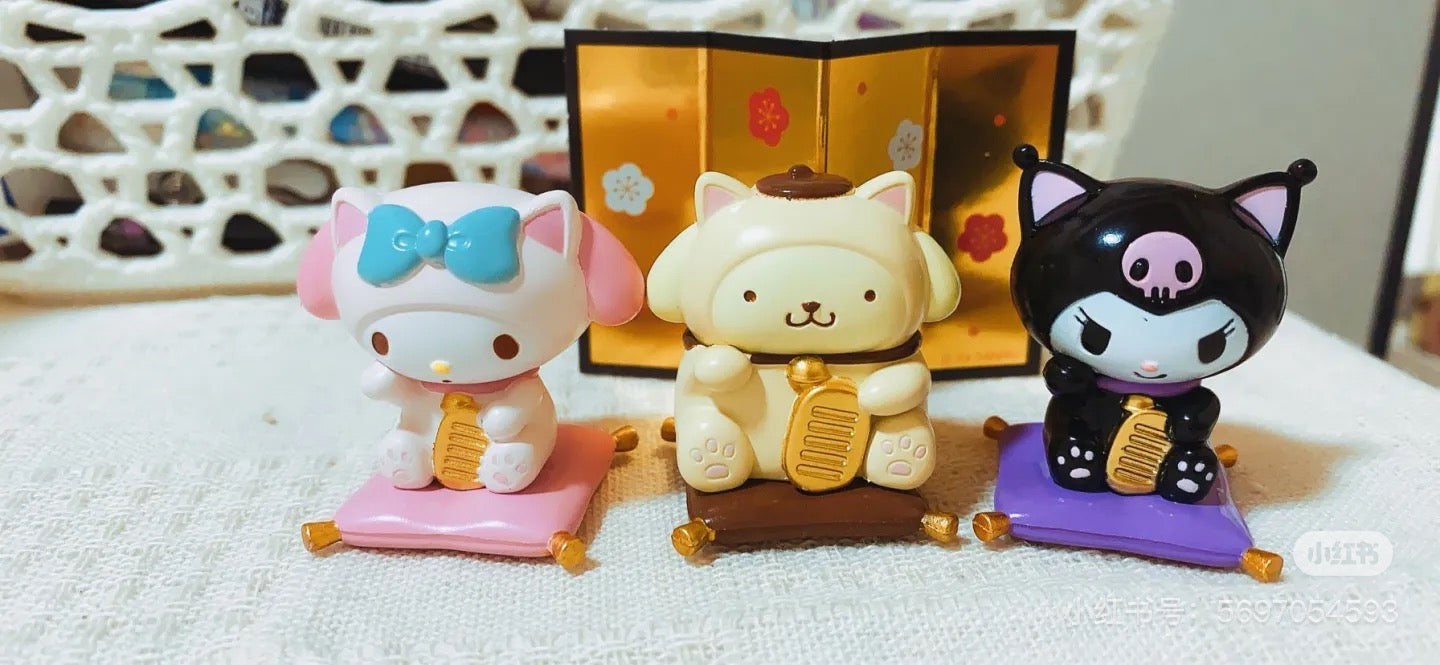 Sanrio三丽鸥|Secret Mascot - Zodiac Lucky Cat Blind Box 十二生肖蛇年限定坐垫招财猫系列手办摆件盲盒/全8种|1枚入