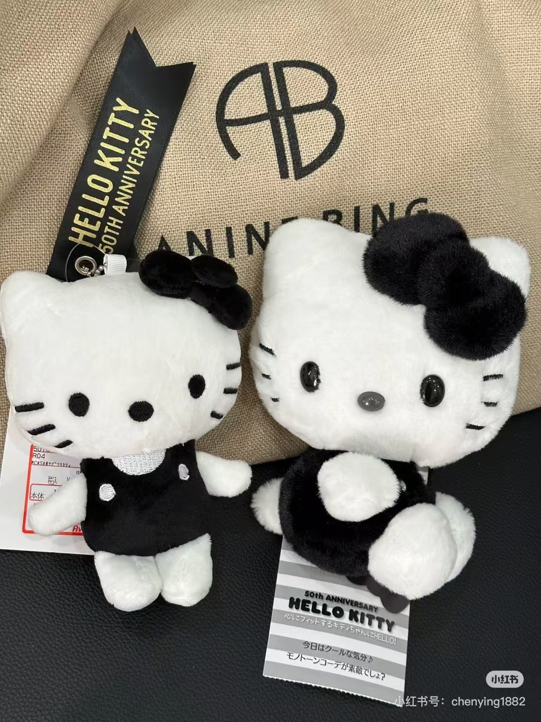 HelloKitty凯蒂猫|Sanrio Hello Kitty 50th Anniversary50周年限定缤纷24色colors毛绒玩偶/公仔 |约12.5 x 9.8 x 15 cm