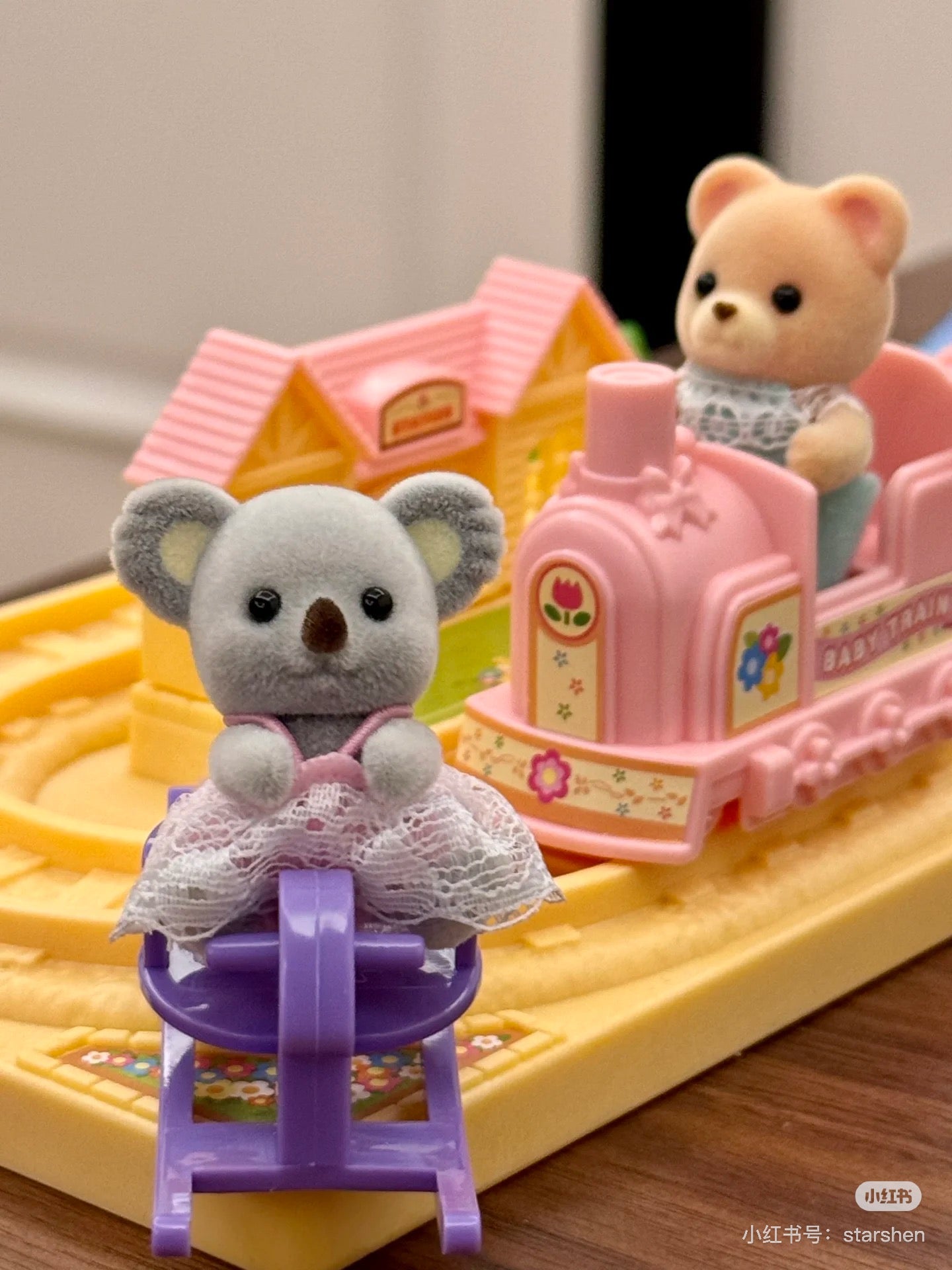 SylvanianFamilies森贝儿家族| Baby Choo-Choo Train快乐小火车+Bear Baby蜜熊宝宝套组/玩具/过家家5320