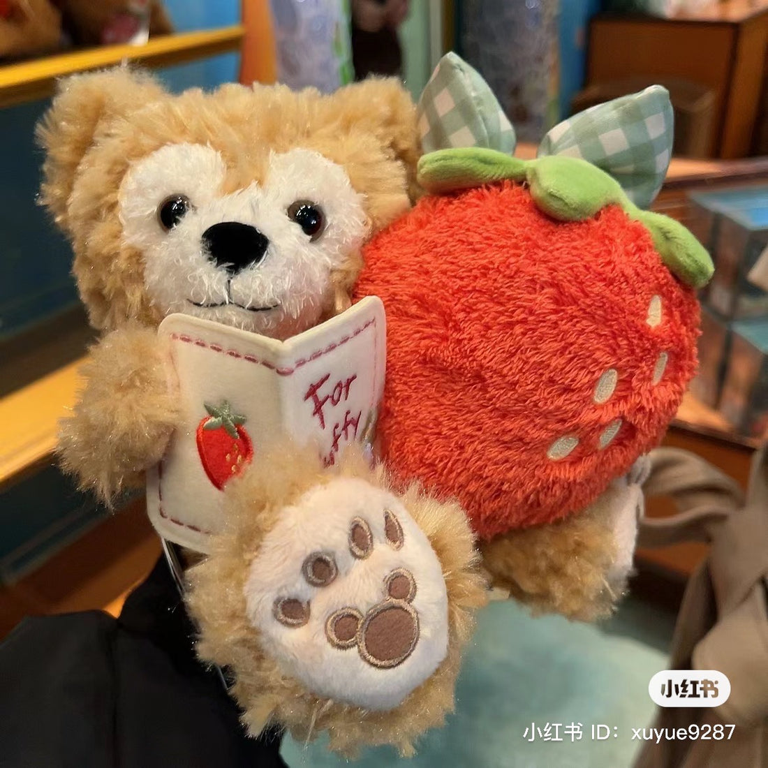 Disney迪士尼|草莓情人节限定达菲抱草莓公仔