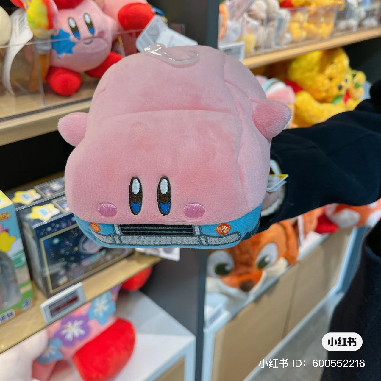 Kirby|汽车塞满嘴造型公仔/玩偶/也可挂在家|约14.5 x 21 x 11 cm