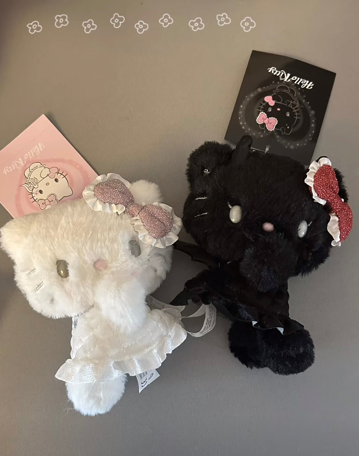 Hello kitty凯蒂猫|Sanrio Hello Kitty Mascot Holder/ Angel and Little Devil天使恶魔挂件|约 14.9 x 12.1 x 7.8 厘米