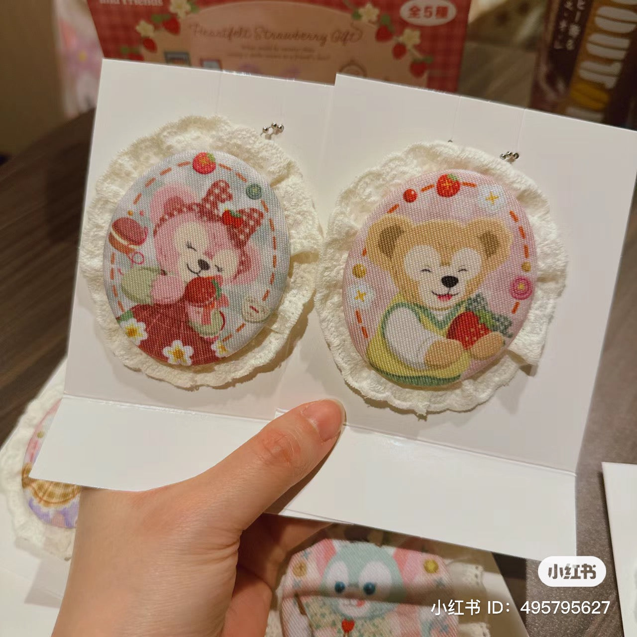 Disney迪士尼|东迪草莓情人节限定布制蕾丝边徽章盲盒/胸针/也可当挂饰/共5种|1枚入