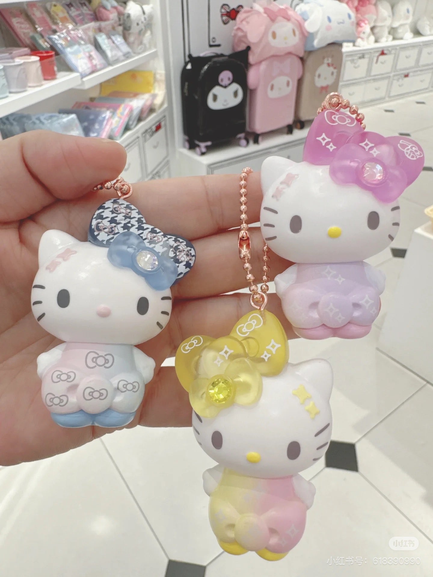 HelloKitty凯蒂猫|Birthday 50th The Fashionable Ribbons Sanrio Blindbag 50周年生日限定彩虹水钻蝴蝶结吊饰挂件盲盒/全8种|1枚入