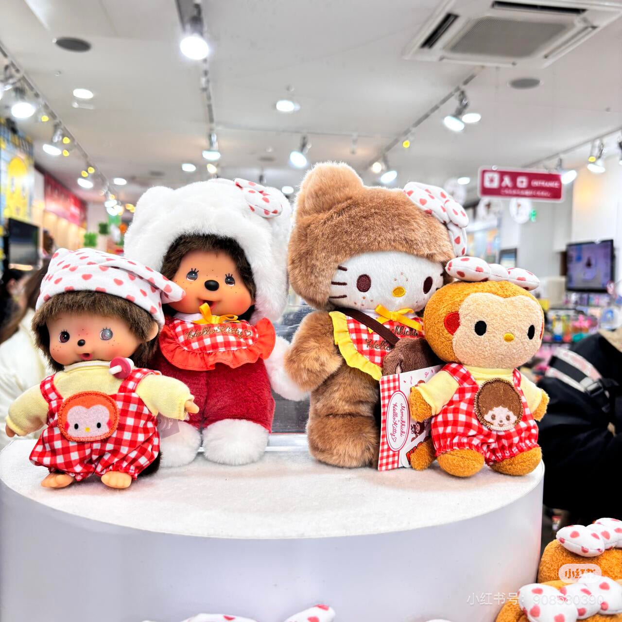 Monchhichi|Monchhichi x Hello Kitty Plush Dolls|H15 x W10 x D6.5cm approx.