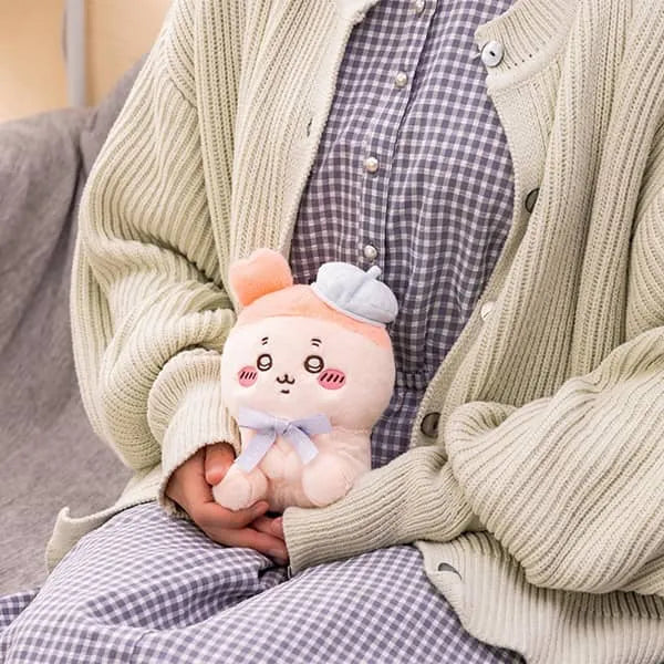 Chiikawa 吉伊卡哇|Sitting Plush Toy /Tokyo Souvenirs贝雷帽可爱坐姿毛绒公仔/玩偶|约H180×W120×D110mm