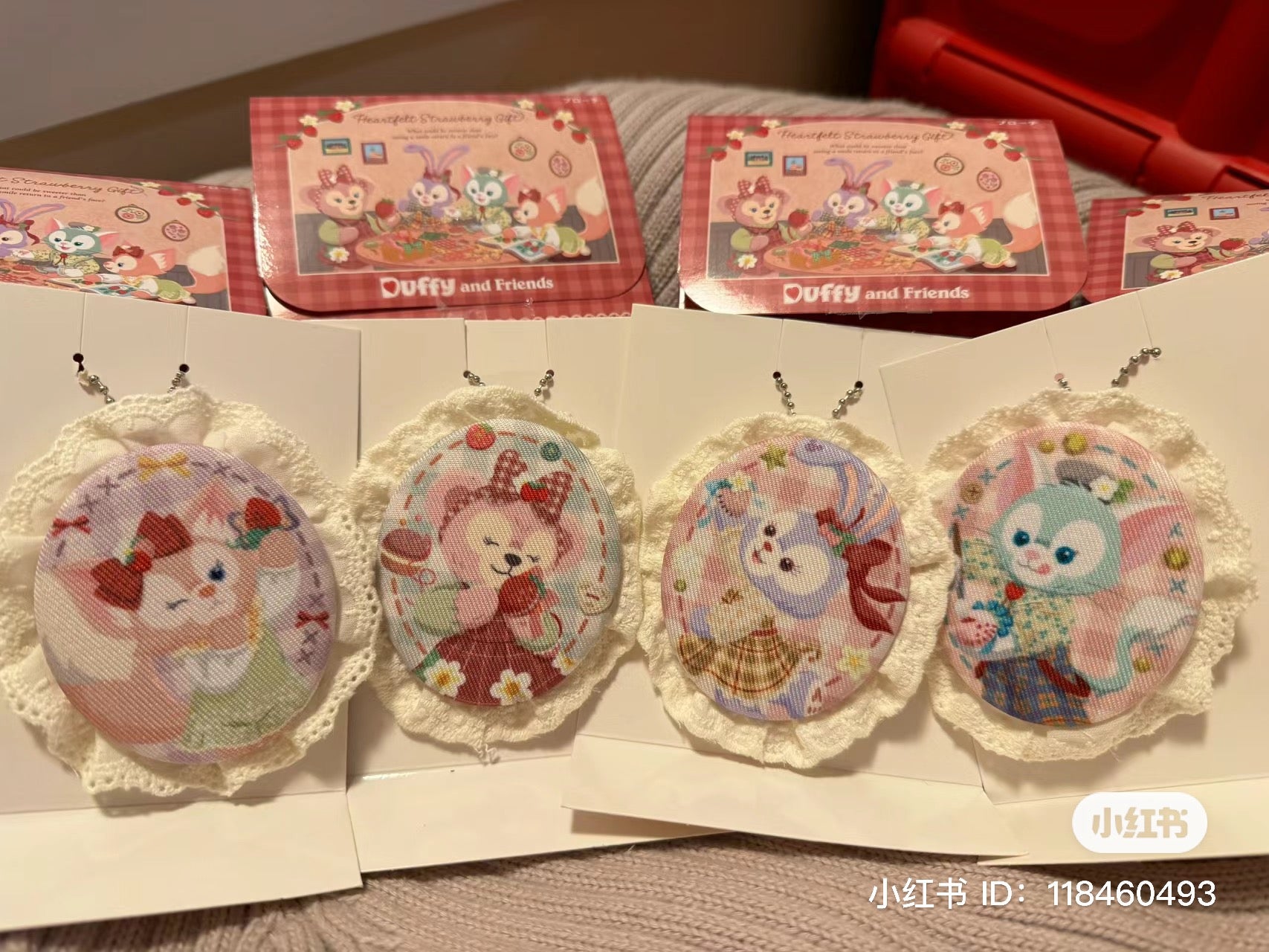 Disney迪士尼|东迪草莓情人节限定布制蕾丝边徽章盲盒/胸针/也可当挂饰/共5种|1枚入