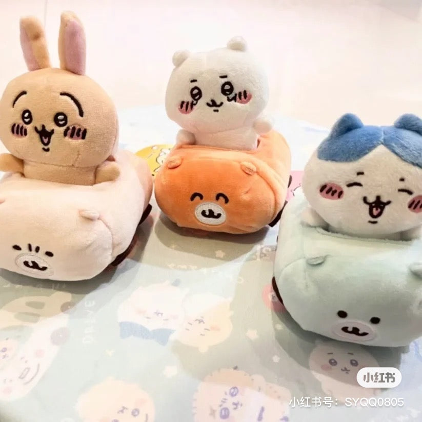 Chiikawa 吉伊卡哇|宝宝们开车玩偶/玩偶可以和汽车分开|约H110 x W90 x D100mm