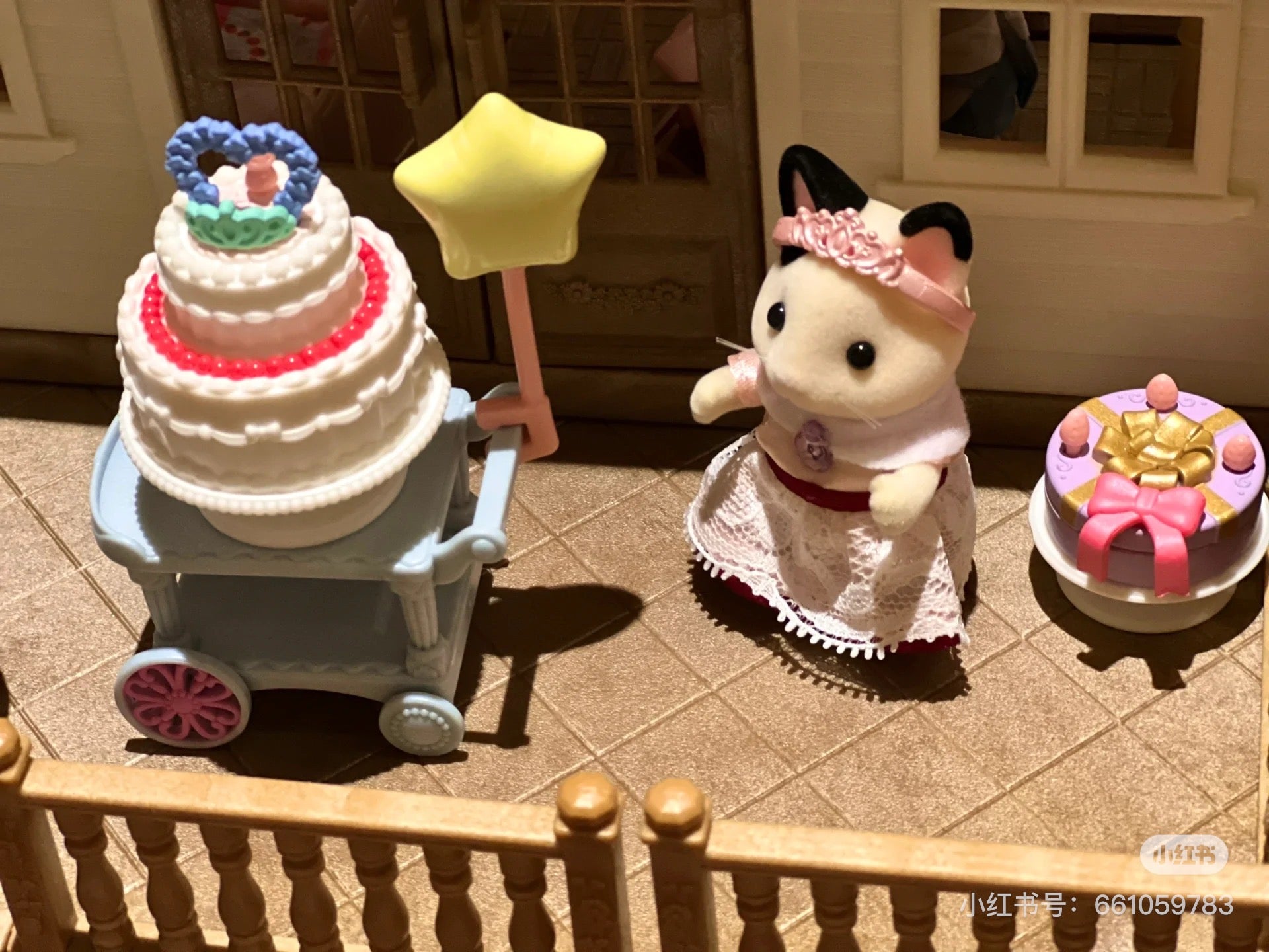 SylvanianFamilies森贝儿家族| Party Time Playset -Tuxedo Cat木炭猫黑耳猫姐姐派对盛装套组/玩具/过家家5646