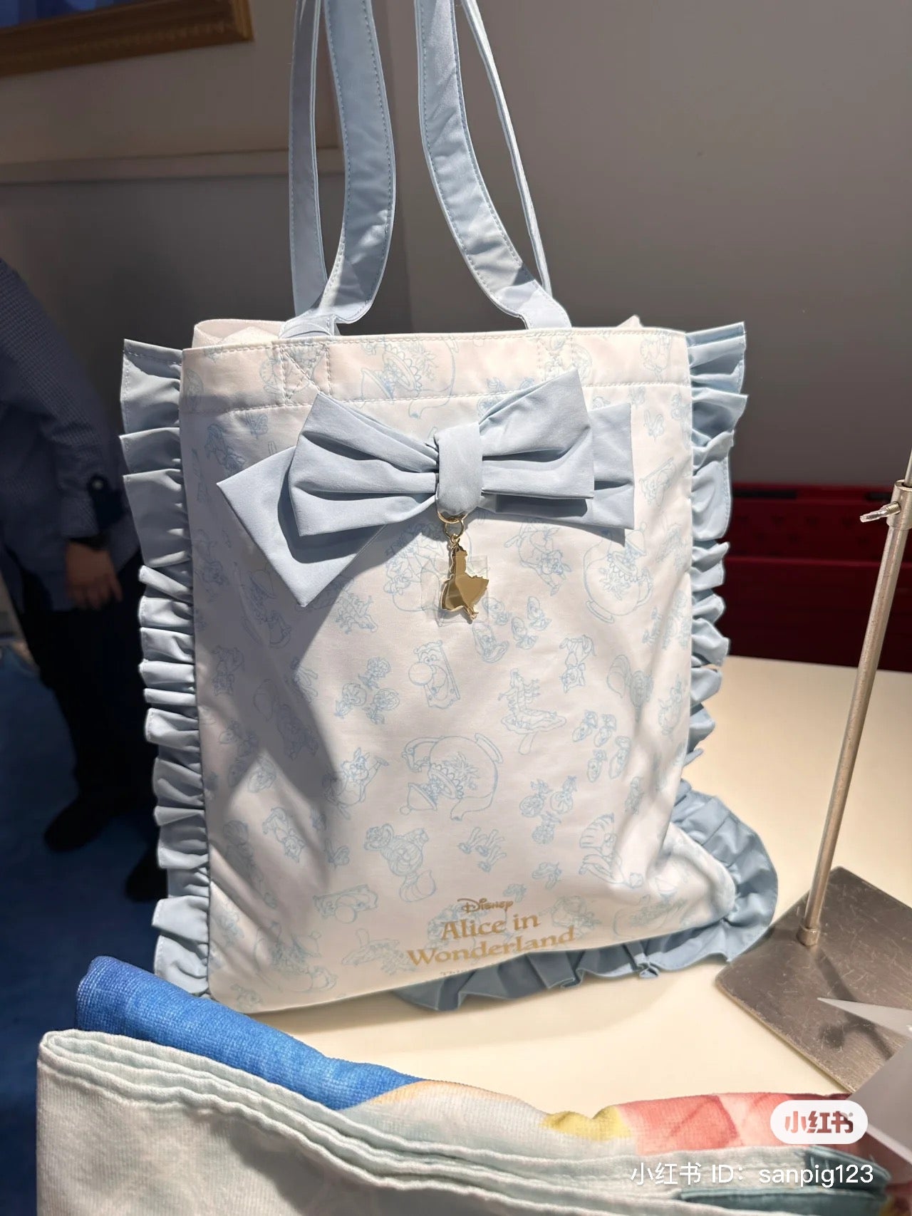 Disney|爱丽丝梦游仙境Alice Sweet Garden甜蜜花园茶会特辑超美水色公主吊坠花边大蝴蝶结托特包/单肩包/颜色超美|約 縦38×横34×厚み1(cm)