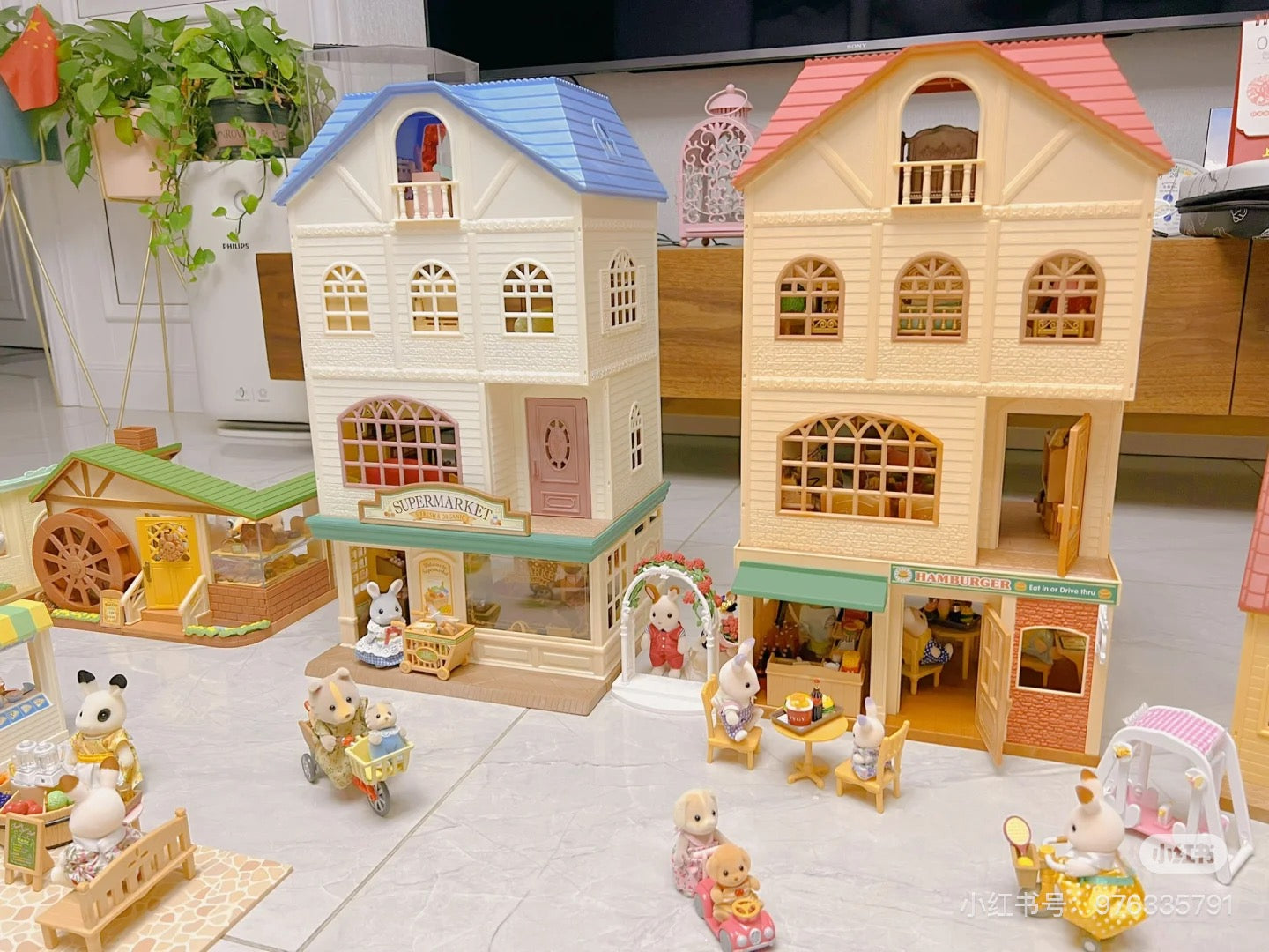 SylvanianFamilies|WISTERIA TERRACE GIFT SET WITH SUNNY RABBIT BABY WESLEY AND SUNNY RABBIT MOTHER ROONEY-5728