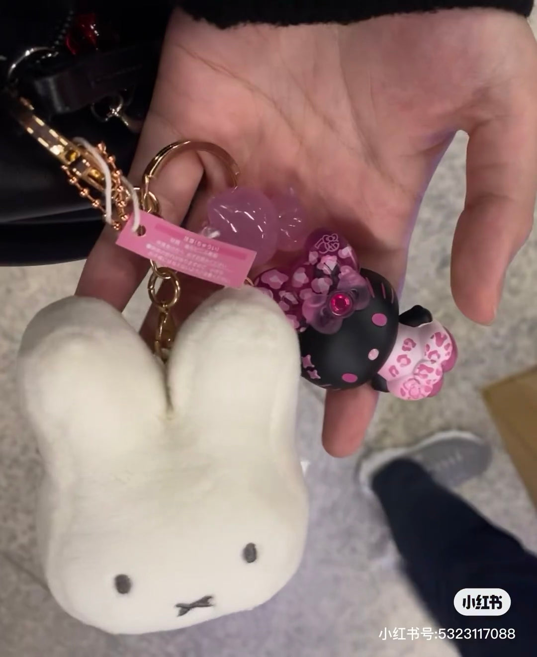 HelloKitty凯蒂猫|Birthday 50th The Fashionable Ribbons Sanrio Blindbag 50周年生日限定彩虹水钻蝴蝶结吊饰挂件盲盒/全8种|1枚入