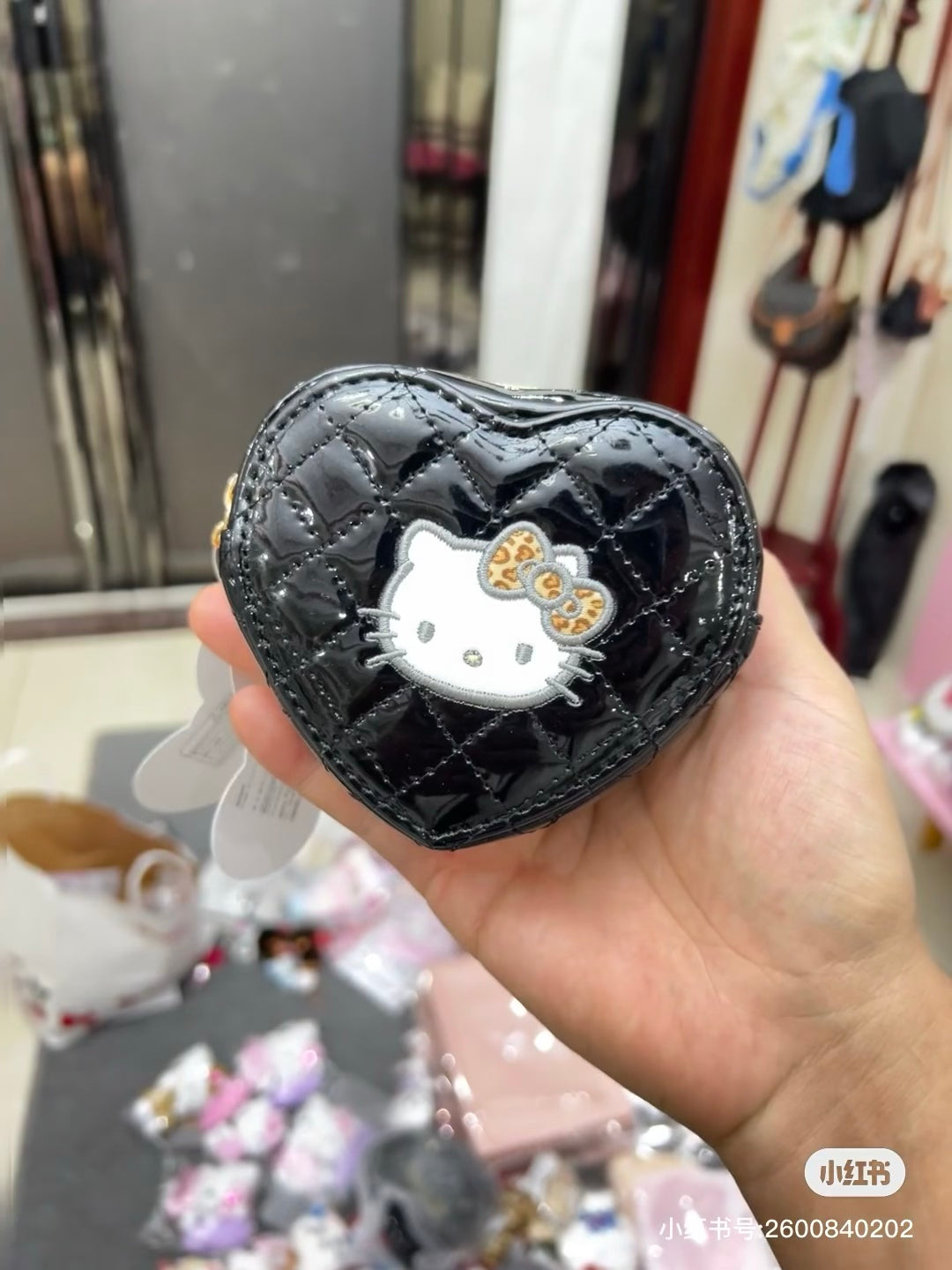 Hello Kitty凯蒂猫|Quilting Enamel Heart Coin Case Black豹纹黑色爱心形菱格纹拉链迷你零钱包挂件/小收纳包/正反面都可爱|约H90XW100XD25mm