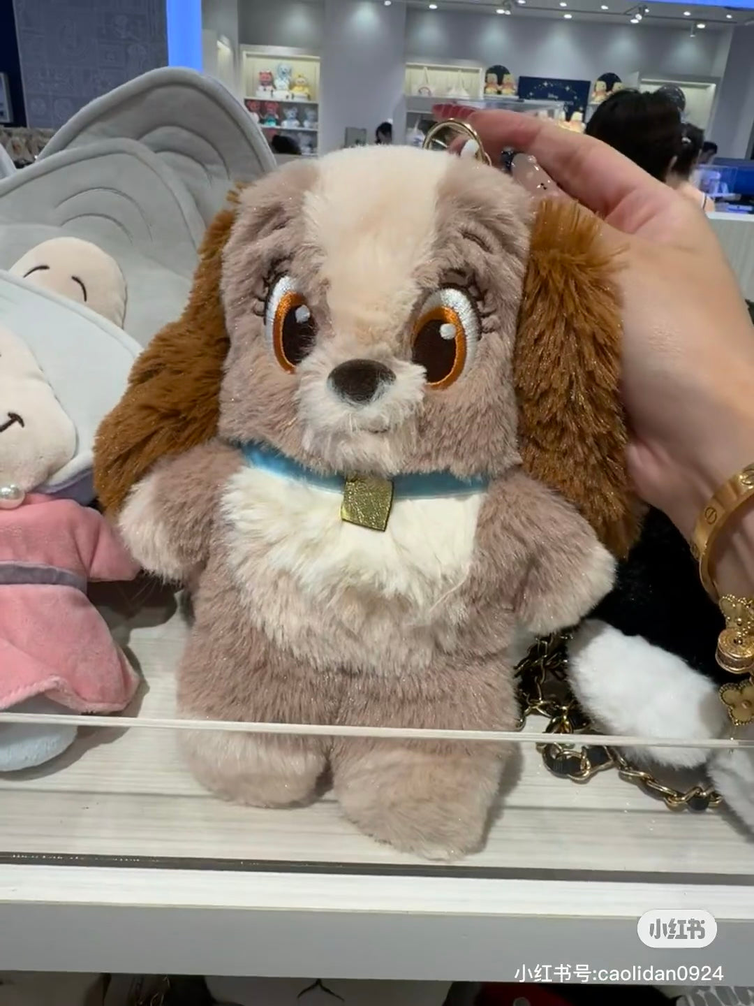 Disney迪士尼| Fluffy Pochette Shoulder Bag - Dog Lady流浪汉与小姐毛绒斜挎包/手提包|约20.5×21×7cm