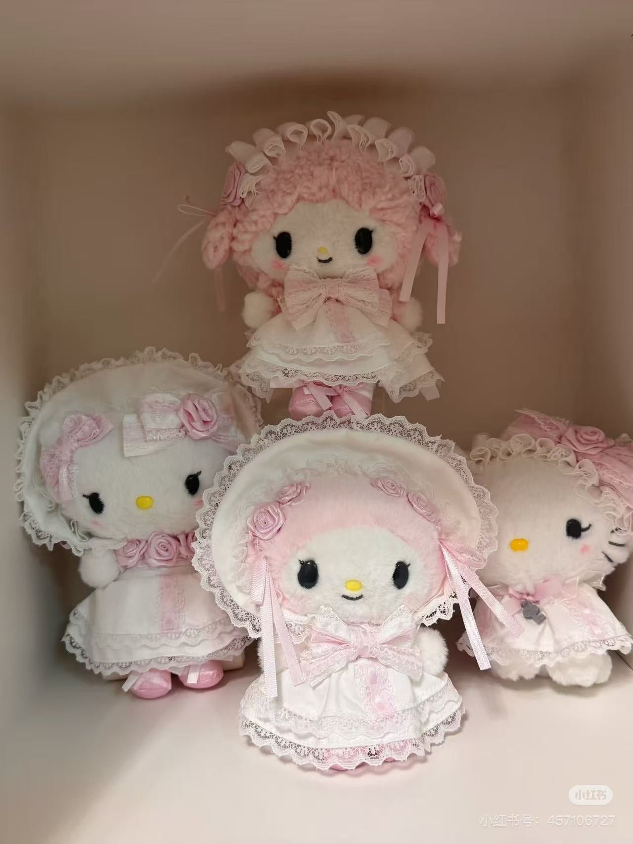 【Restock incoming】Sanrio|White Frill Design Mascot Holder /Plush Keychain|13.5×7.5×18cm approx.