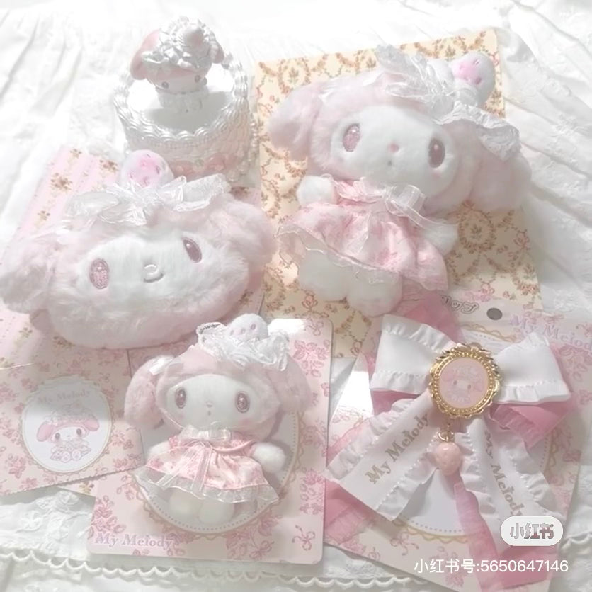 Sanrio|美乐蒂生日限定淡雪白草莓系列胸针|约9.5 x 11 x 5 cm