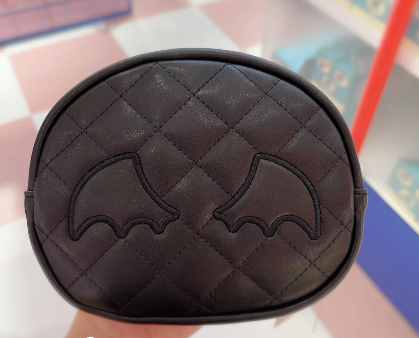 Hello kitty凯蒂猫|Sanrio Hello Kitty Face-Shaped Pouch / Angel and Little Devil天使恶魔手拿小包/背面有小翅膀|约 20.1 x 18.1 x 8.0cm