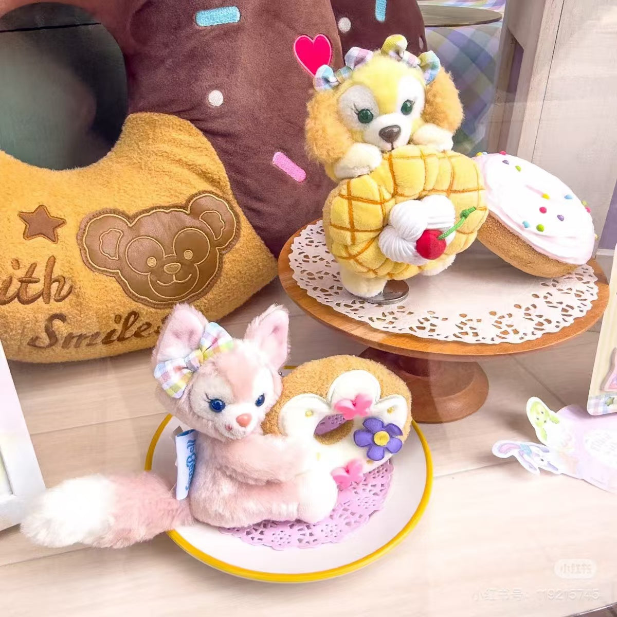 【limit 1】Disney|Duffy and Friends Donut Mascot Holder /Plush Keychain