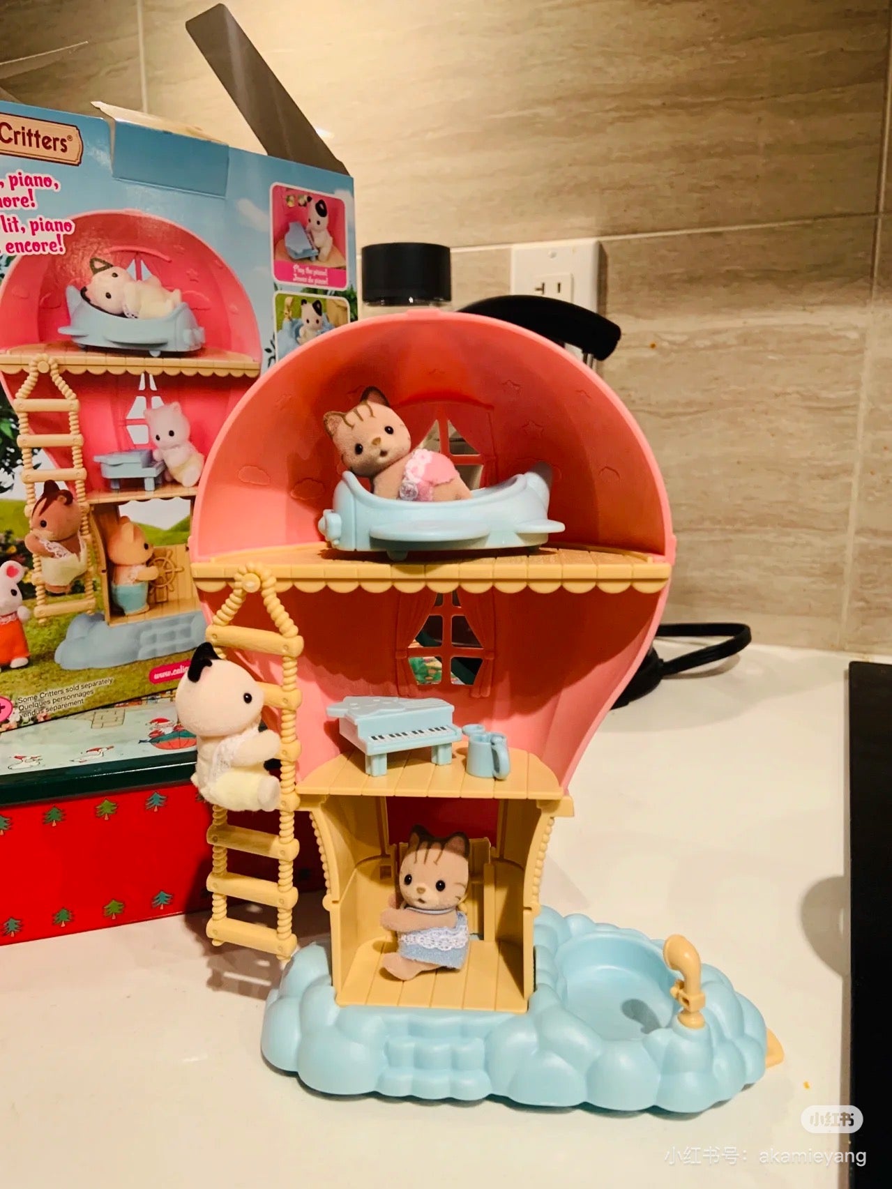 SylvanianFamilies森贝儿家族|Baby Balloon Playhouse-Charcoal Cat木炭猫宝宝+梦幻气球城堡游乐园系列热气球套组5527