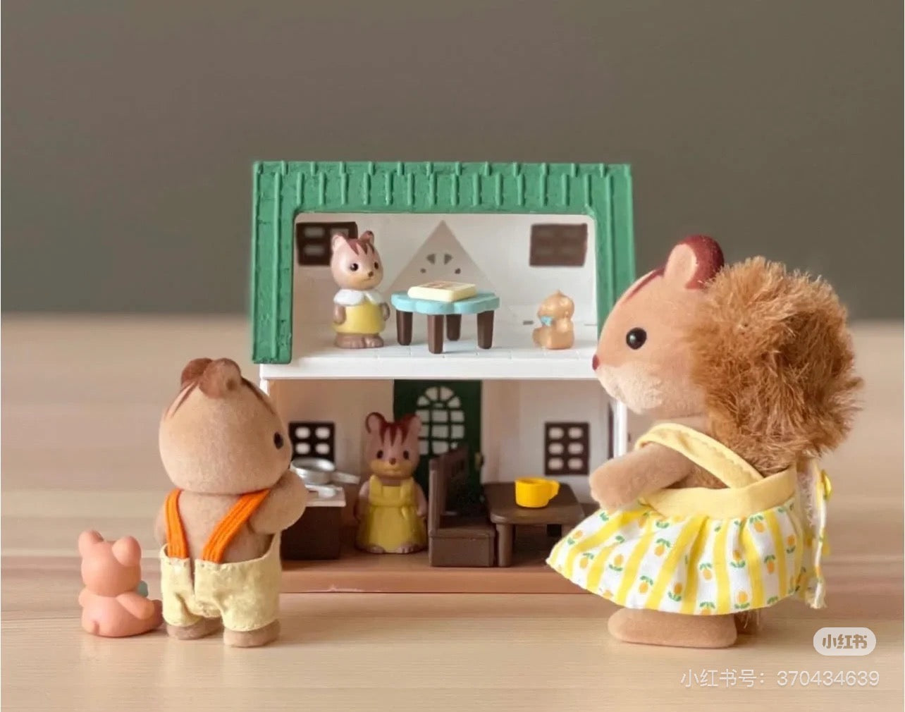 SylvanianFamilies|Walnut Squirrel Girl Doll
